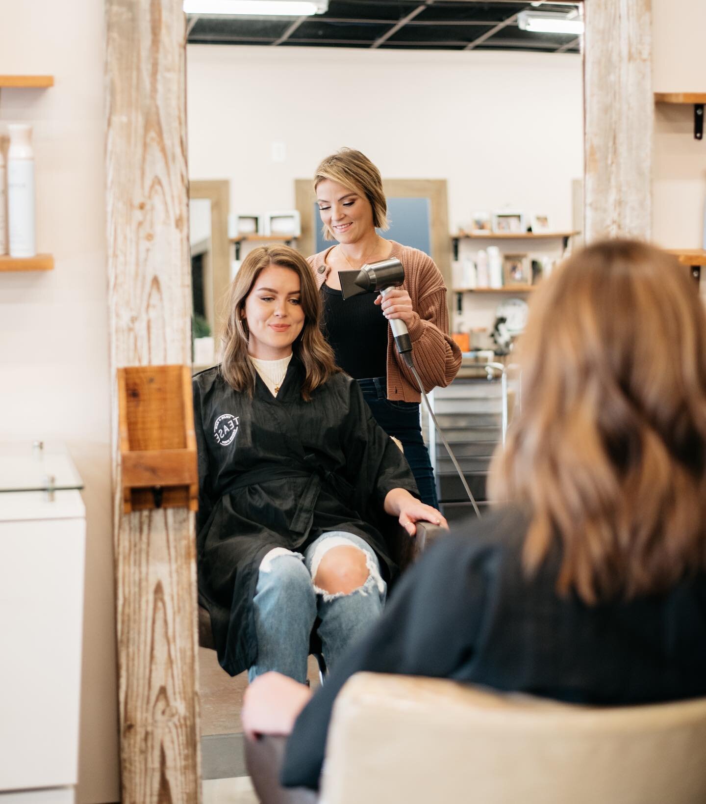 What brings you confidence?

We would love to know what kind of hairstyle makes you feel the most confident?

Is it short and sassy? Or long and sleek? Or are you someone that feels your best in a big messy buns or even the signature tousled wave? 

