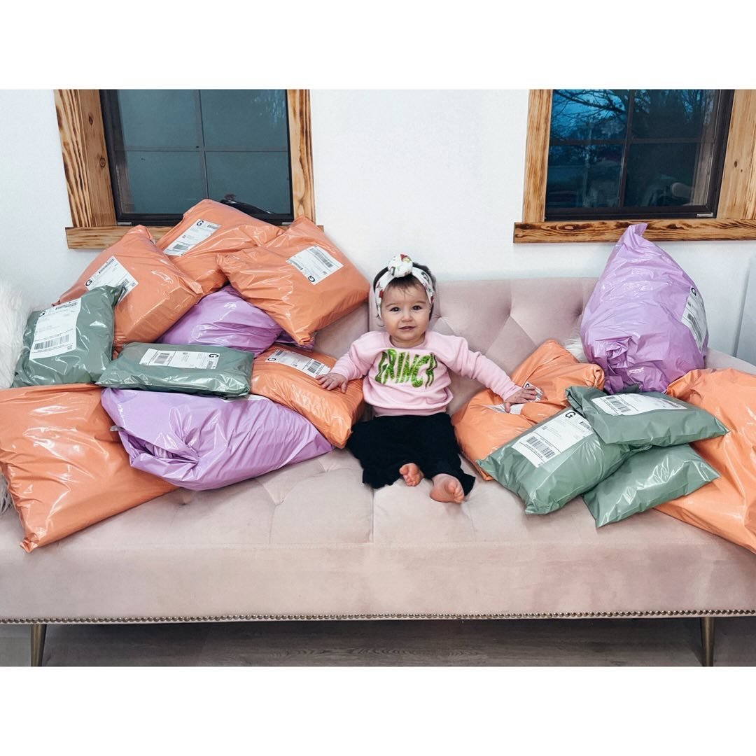 Breathing a sigh of relief over here because I only have a handful of orders to go and then I am officially finished with all orders leading up to the December 1st deadline! 👏🏼🎄

Let's take a moment to give it up for this baby girl who although sh