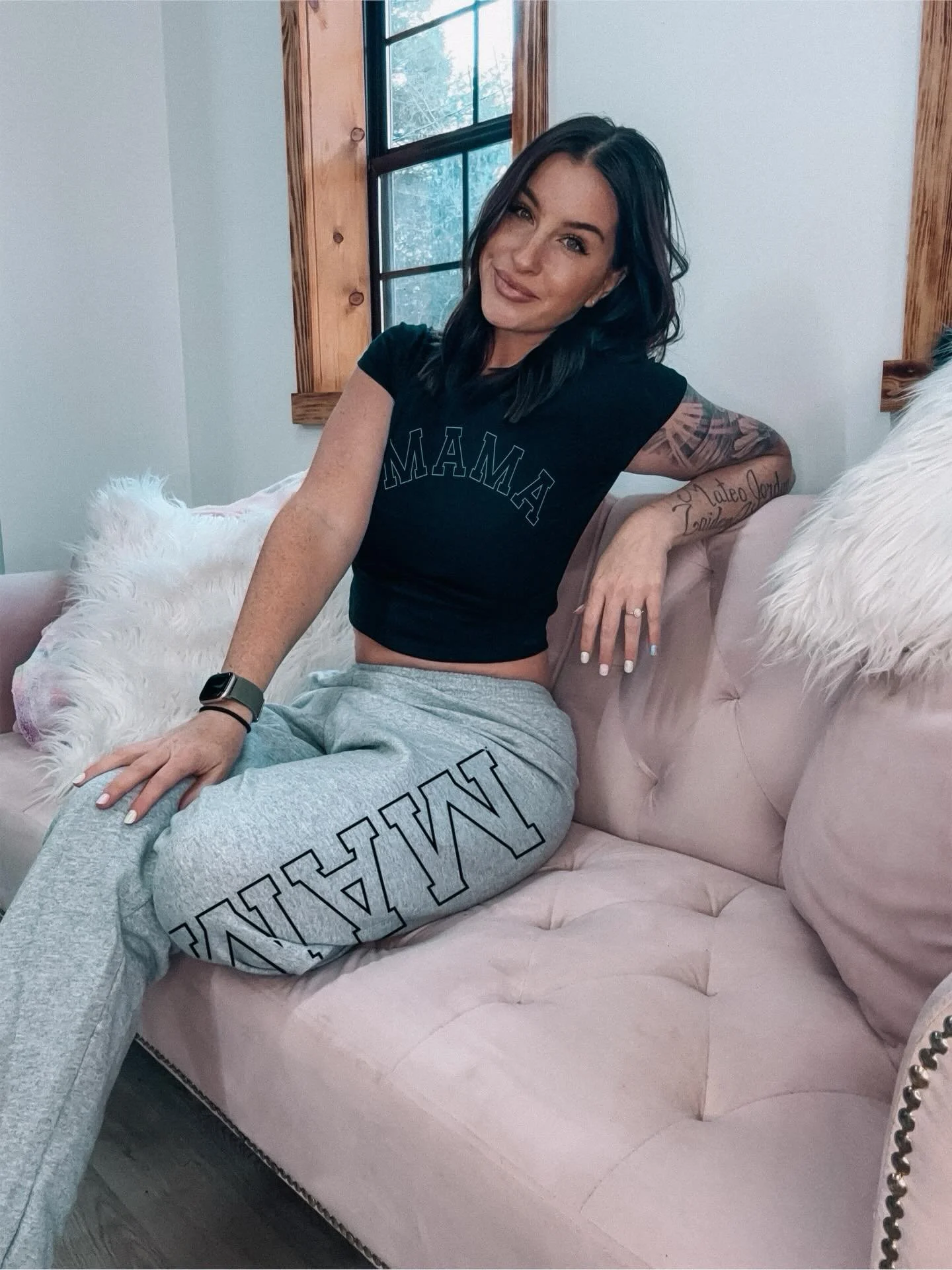 Hi, it's me. The girl who is terrible at posting on instagram lol I'm working on bringing different style options to the website in the next few weeks. Starting with my favorite closet staple- comfy sweatpants! 🙌🏼

This set (can be purchased separa