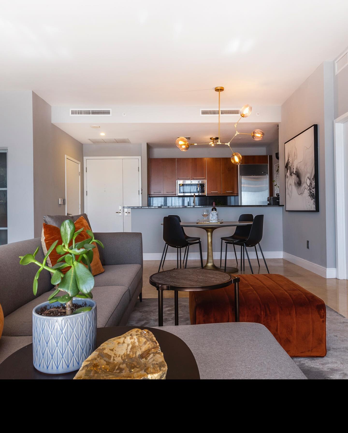 The photos are in 🤩
By removing the upper cabinets on top of the kitchen peninsula, the space looks bigger and brighter. Swipe left to see the before pictures.
.
.
.
#interiordesign #spaceplanning #residentialdesign #renovation #openconcept #happycl