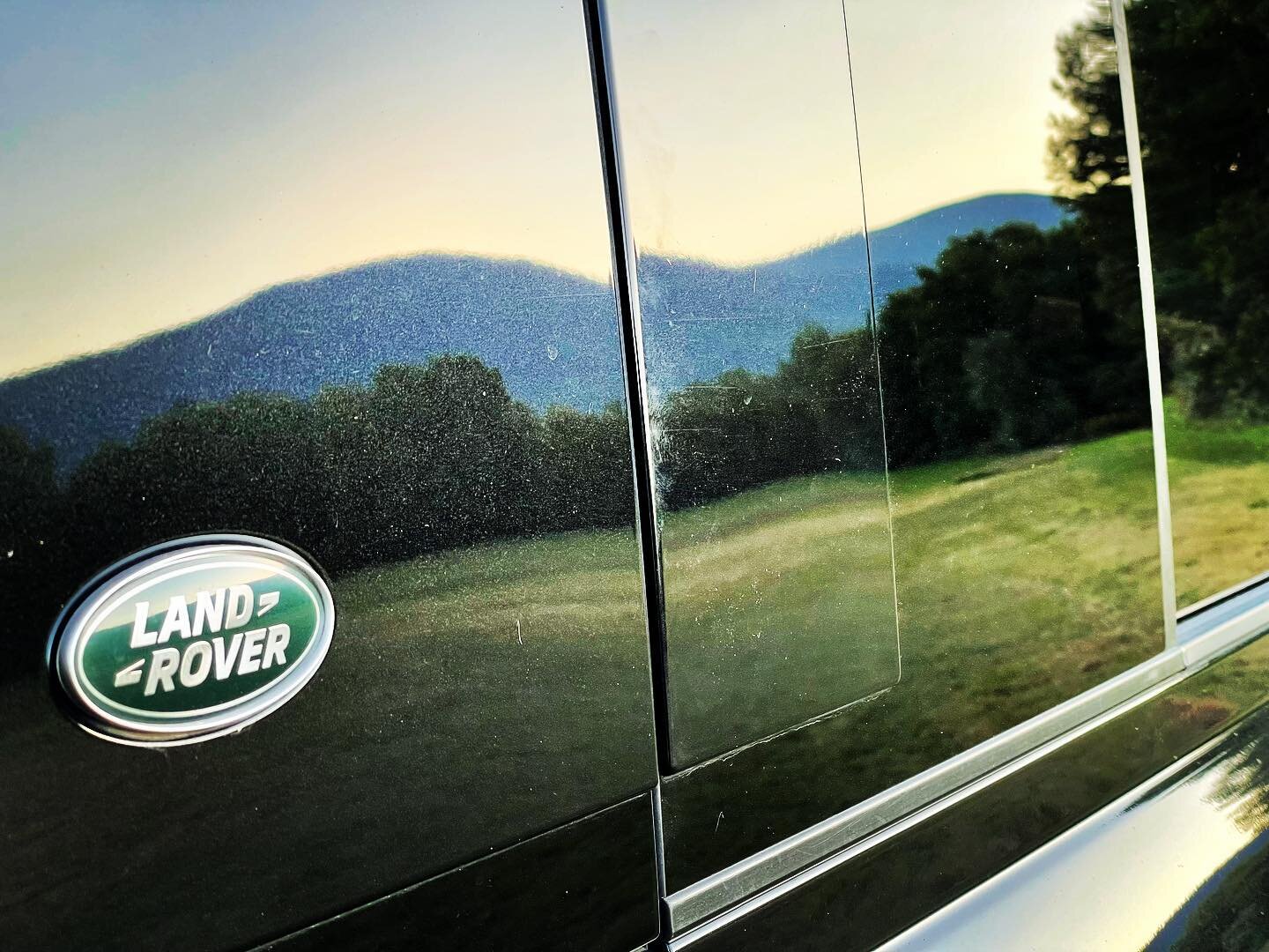 Finally found a good way to shoot black cars- use it as a mirror. Getting closer TRēK, and almost ready for the first competitors to come next week. 

#landrovertrek #landroverusa @sea2sum #newdefender #newdefender110 #photgraphy #blackcarsmatter