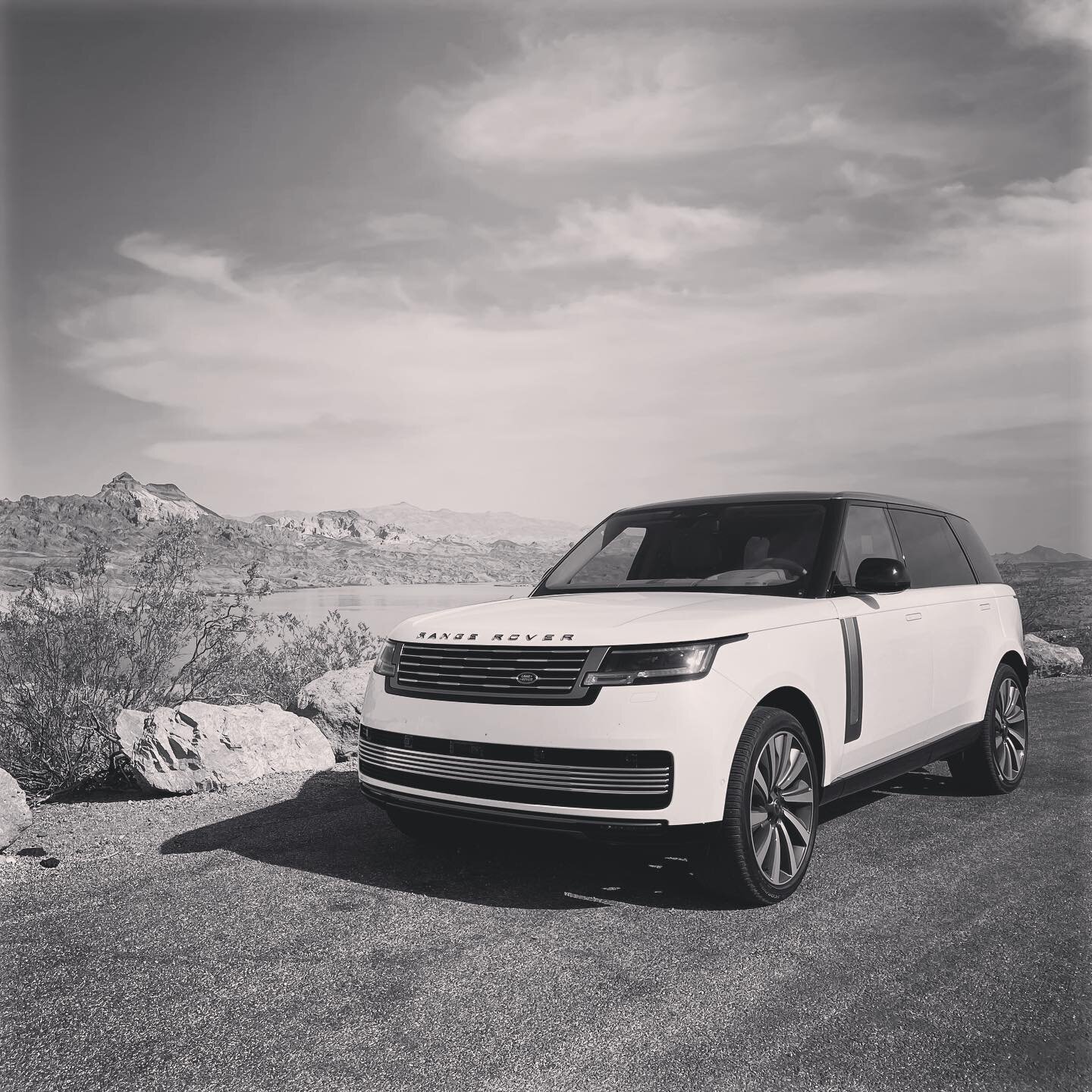 The New Range Rover enjoying its new home for the next few months. 

#rangerover #landroverusa #landrover