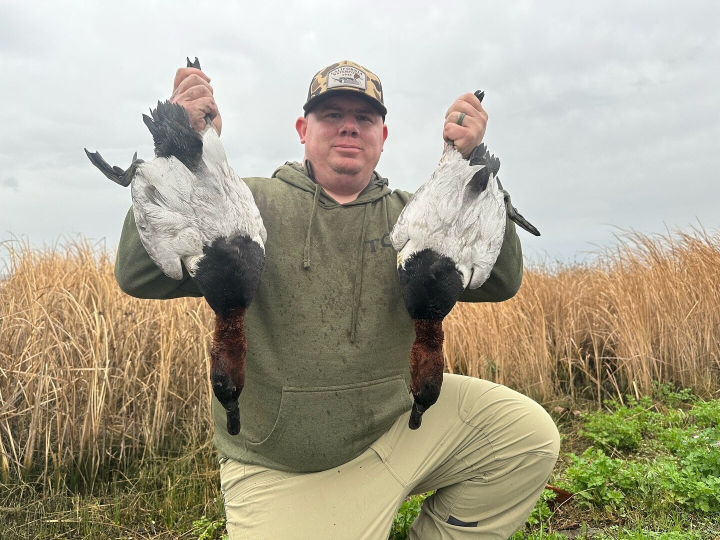 🏴&zwj;☠️LONG LIVE THE KING🏴&zwj;☠️
Only a few dates left for Canvasbacks next year better get on the books!!!!! #goldenstateguideservice #duckhunting #hunting