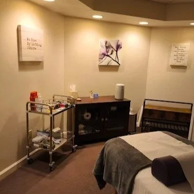 Healing begins the moment you step into this space. A warm, calming environment where acupuncture supports your body, mind, and spirit on the journey to balance. ✨
Book your session now — link in bio.