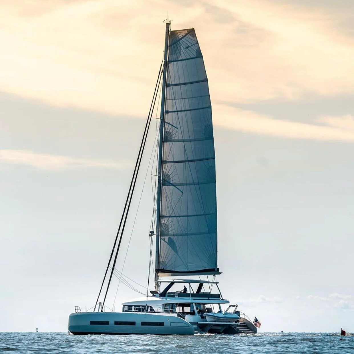 Beautiful sunset sail!☀️Dream vacations aboard Tellstar77! Comment your next dream destination below!👇🏼
