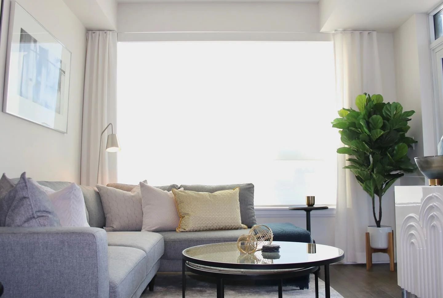 Let the sun shine in! Natural light and soothing tones make for a comfy and open living space. The model suite at the Taunton is complete.

 #interiordesign #livingroom #designtoronto #luxuryliving #interiordesign #torontodesign #torontodesigner