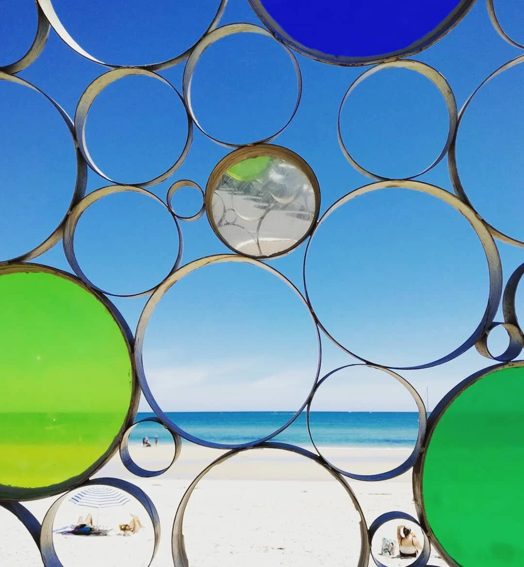 Through the looking glass, of this beautiful beach, one year ago

#beachart #lifesabeach #henleybeachsouth #henleybeach #travelaustralia #traveladelaide #throwbackfriday #blueskies #glassart #circles #glasssculpture