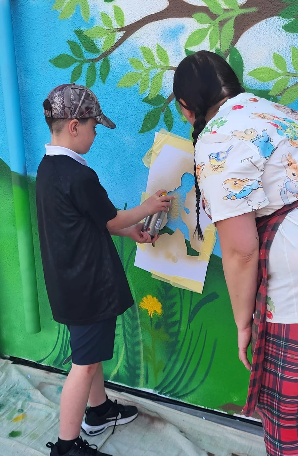 Spraypainting the children playing stencils .jpg