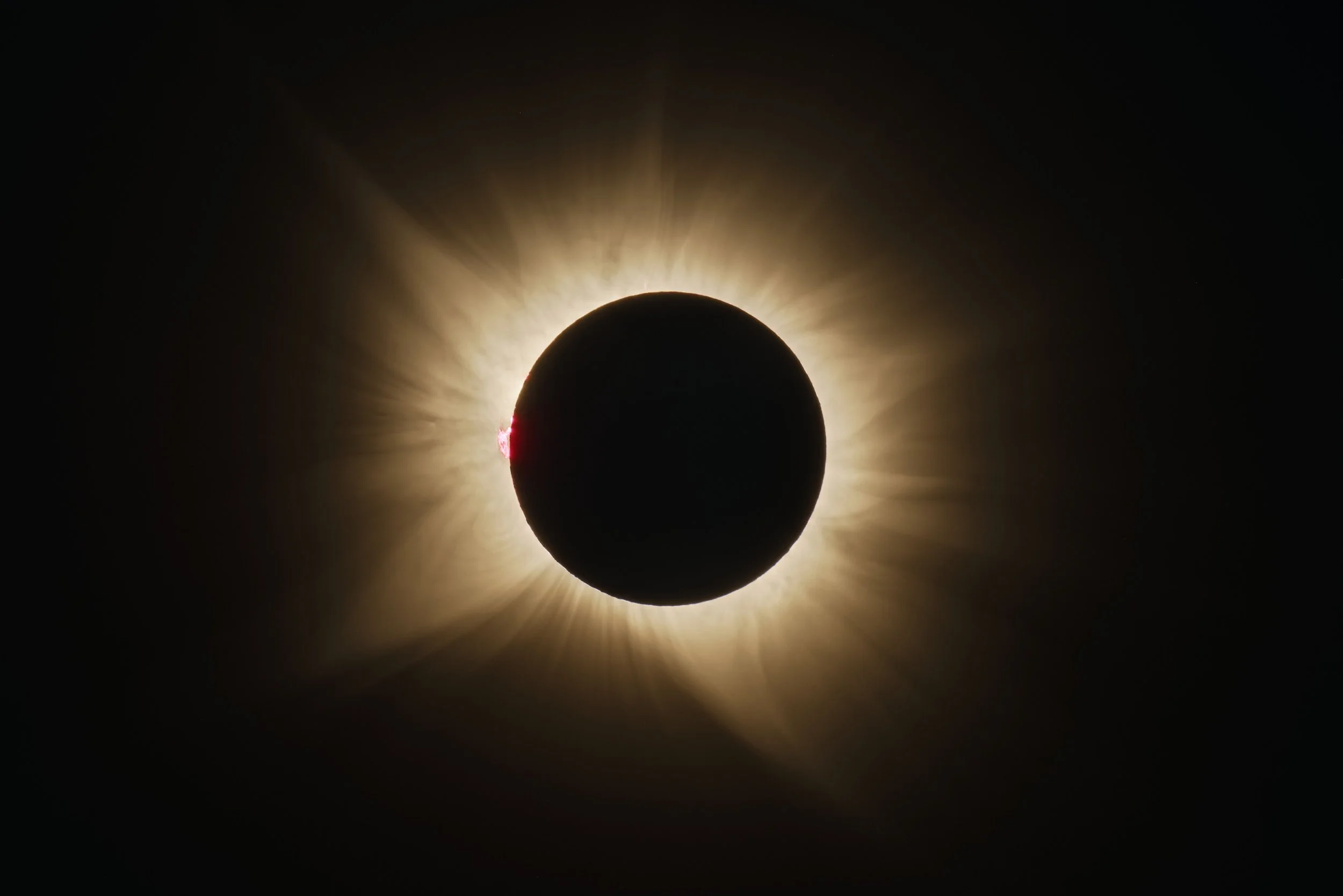 Total Solar Eclipse 2026 - closeup images