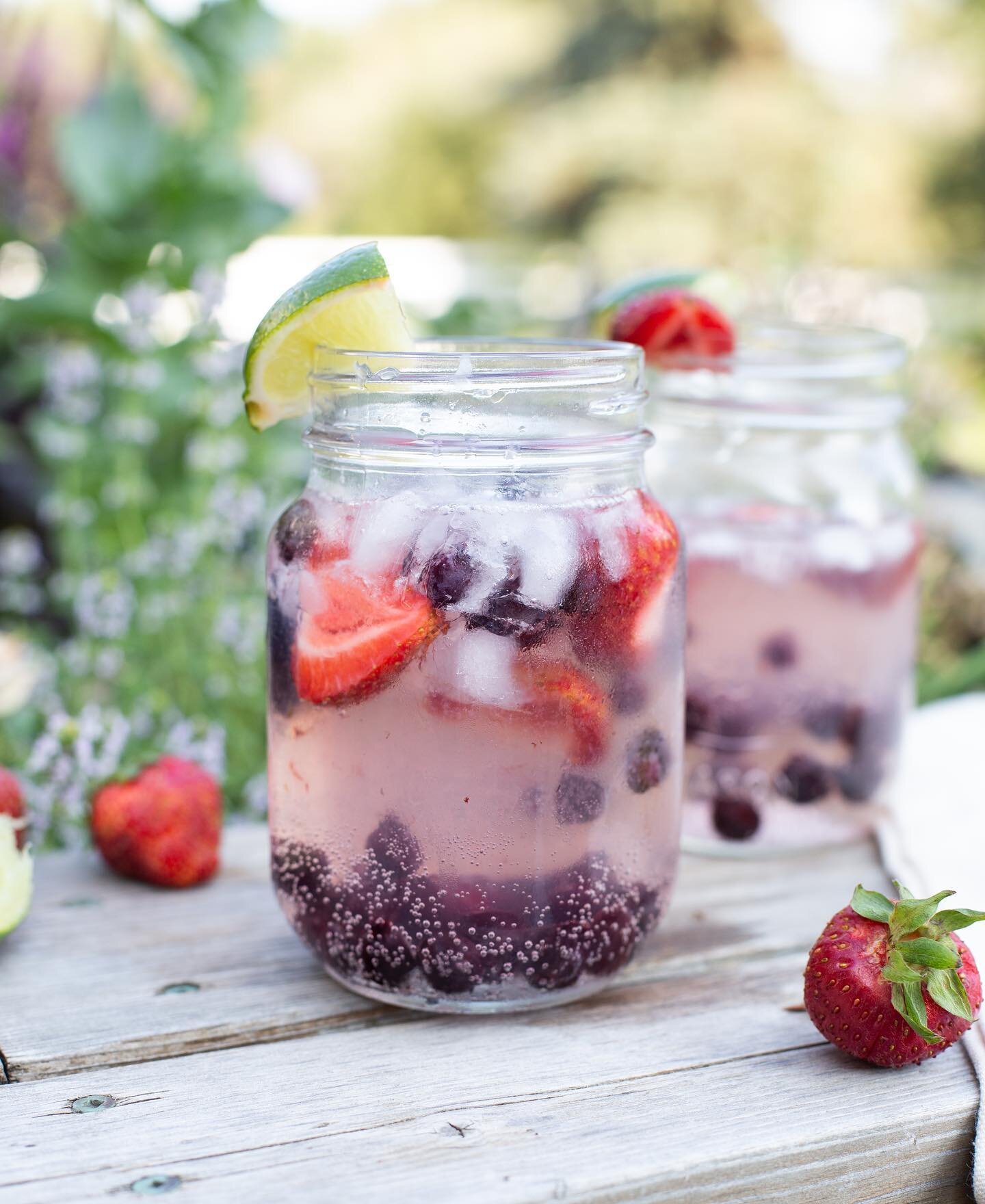 I&rsquo;m no bartender but I do love a good, simple cocktail now and then. 

I promised a while ago that I&rsquo;d share a camping cocktail recipe, so here it is! Summer Berry Moscow Mule 🍓🍹. Literally SO easy, for all my fellow not-so-skilled-cock