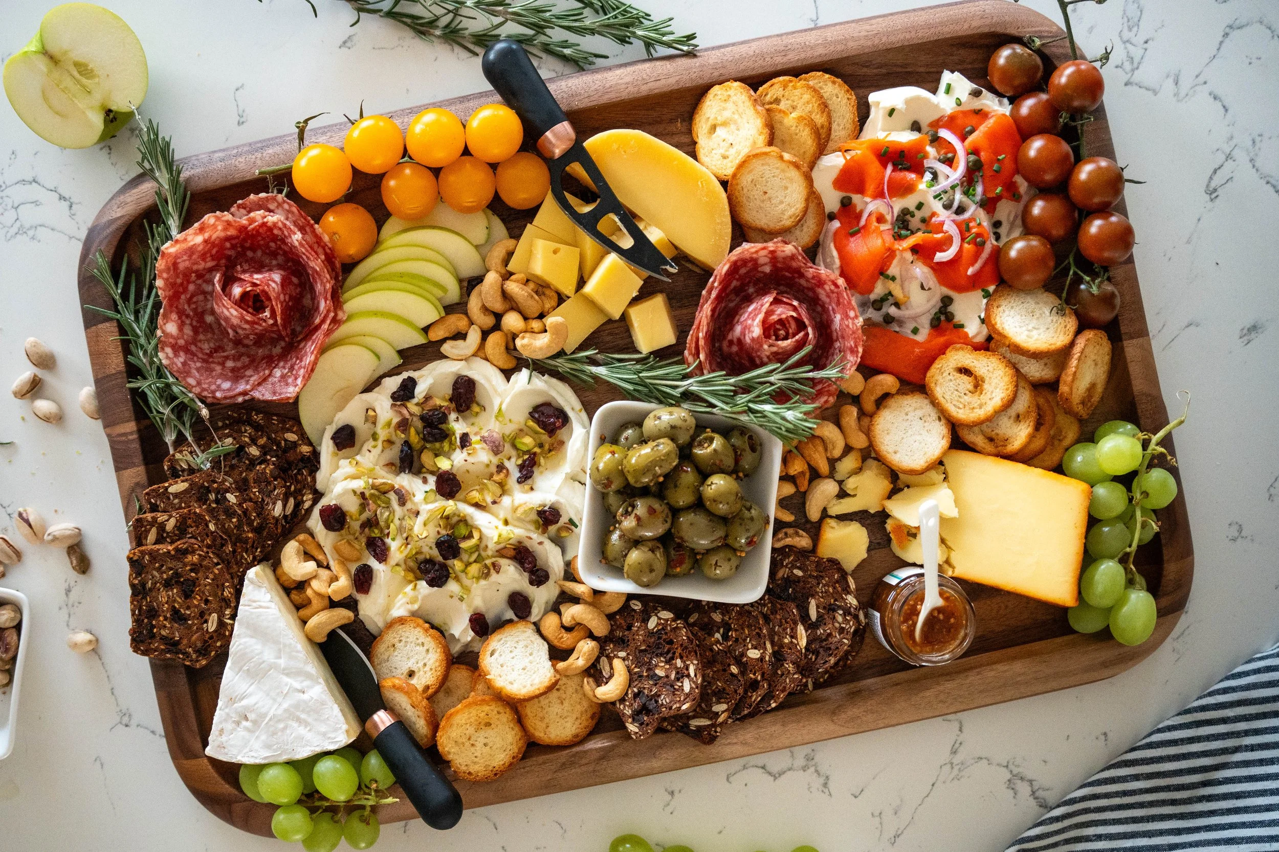 How to Make the Perfect Holiday Charcuterie Board