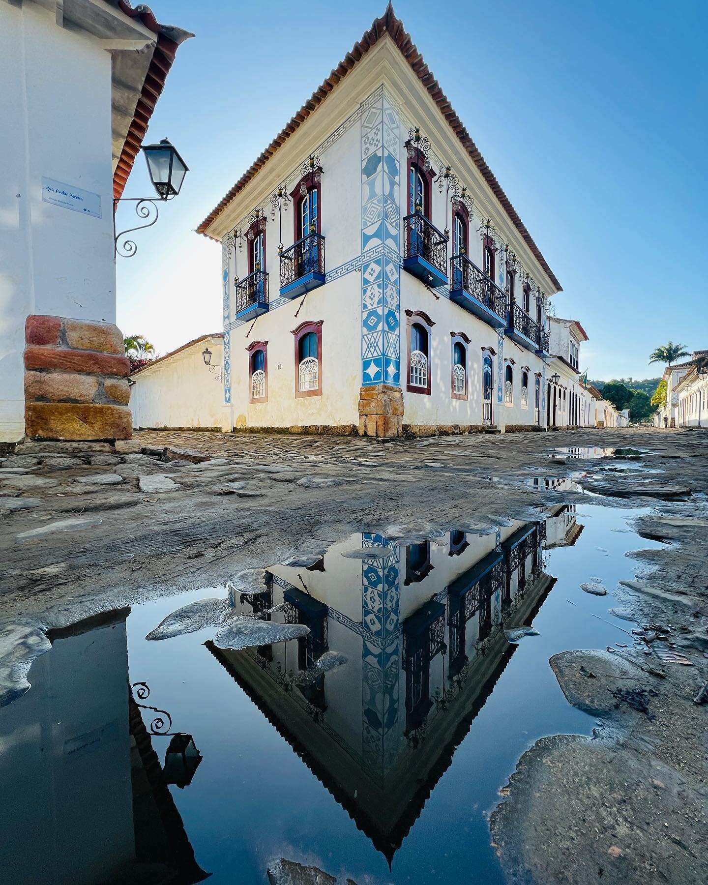 On this cold European morning, I can't help but think back on my wonderful time in Paraty. The River of Fish was named by the local Guaianas people when the Portuguese founded the town in 1597. Definitely a must-see while in Brazil. Thank you for sho