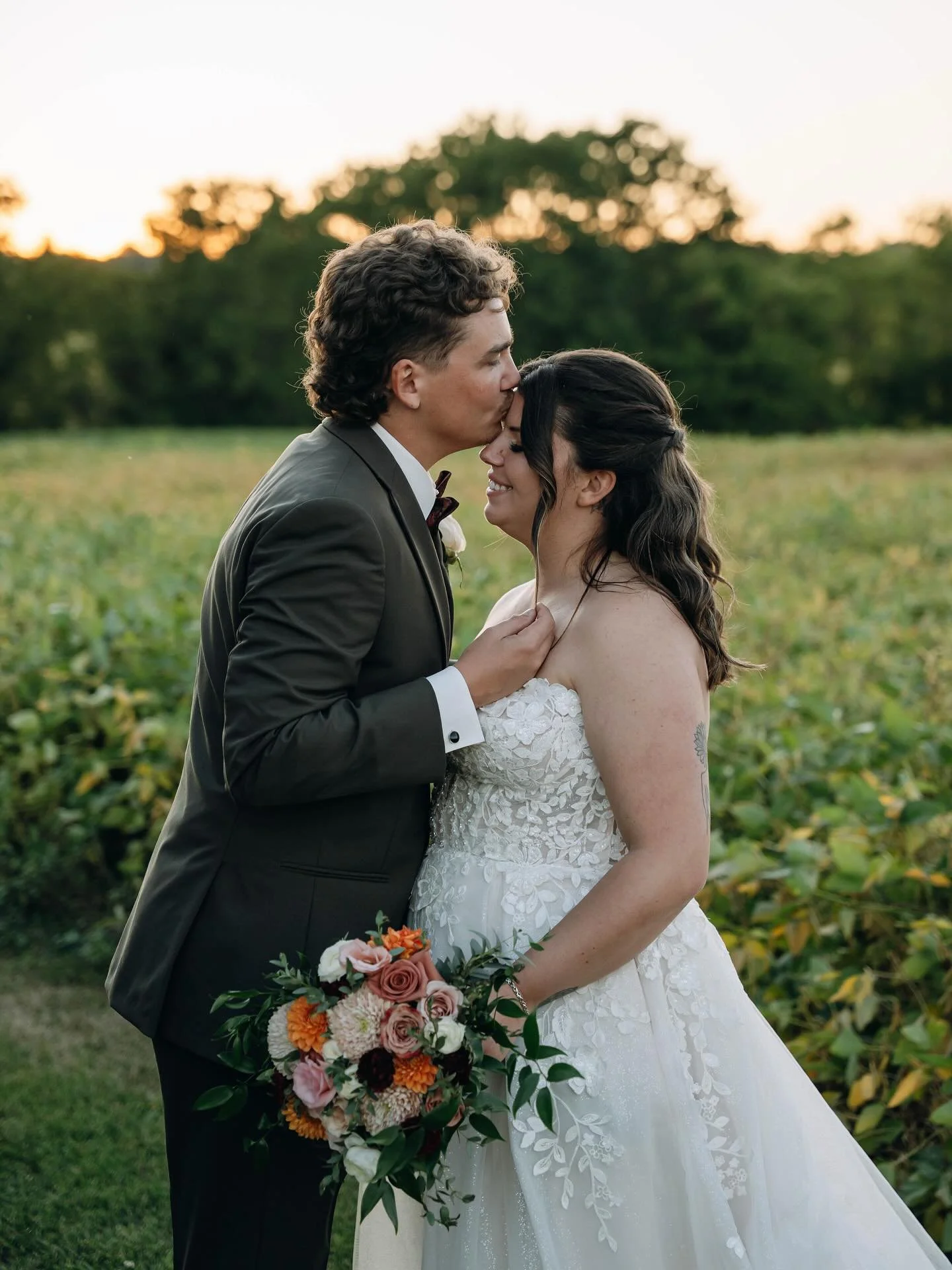 If you recognize yourselves in this photo, your wedding gallery is in your email! 😳🤘