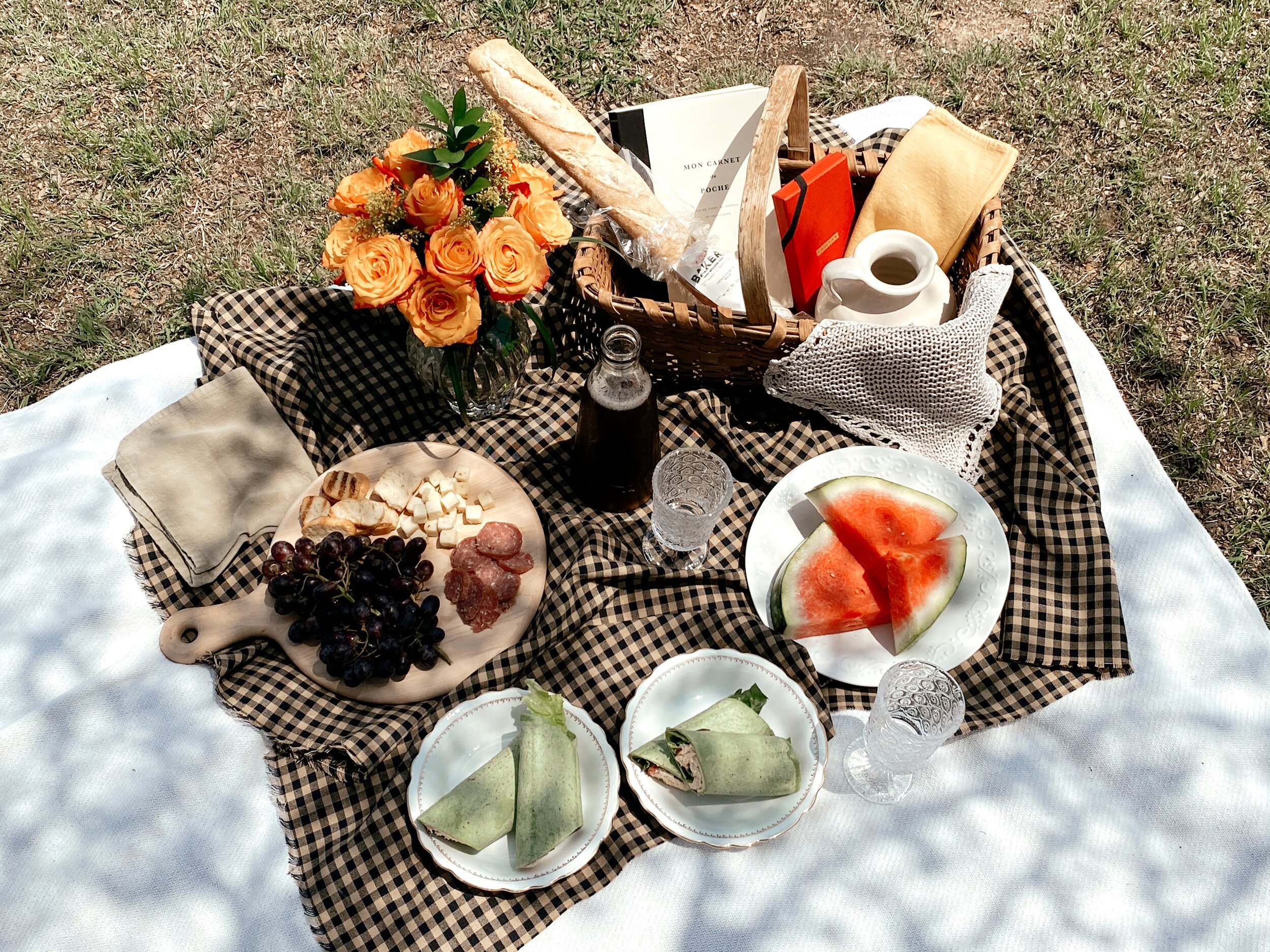 Creating the Perfect Picnic // Classic + Fancy Picnic Guides - Ann Le Do