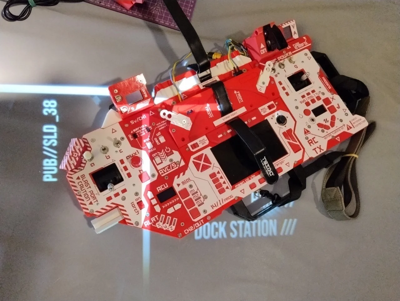 02_hmdock2.jpg