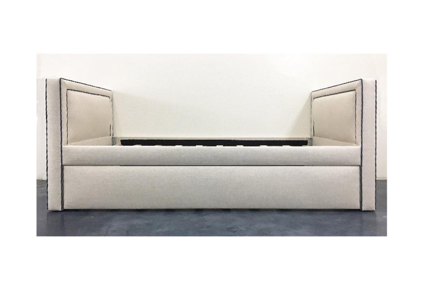 daybed 2 sided 2 legs.jpg