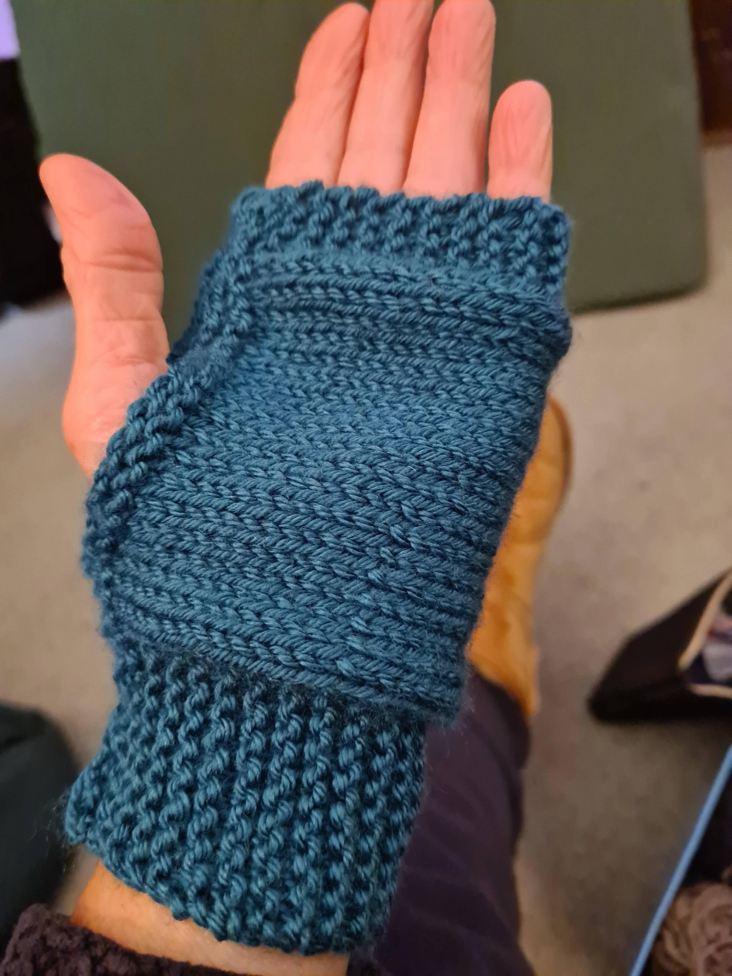Fingerless gloves - knitted