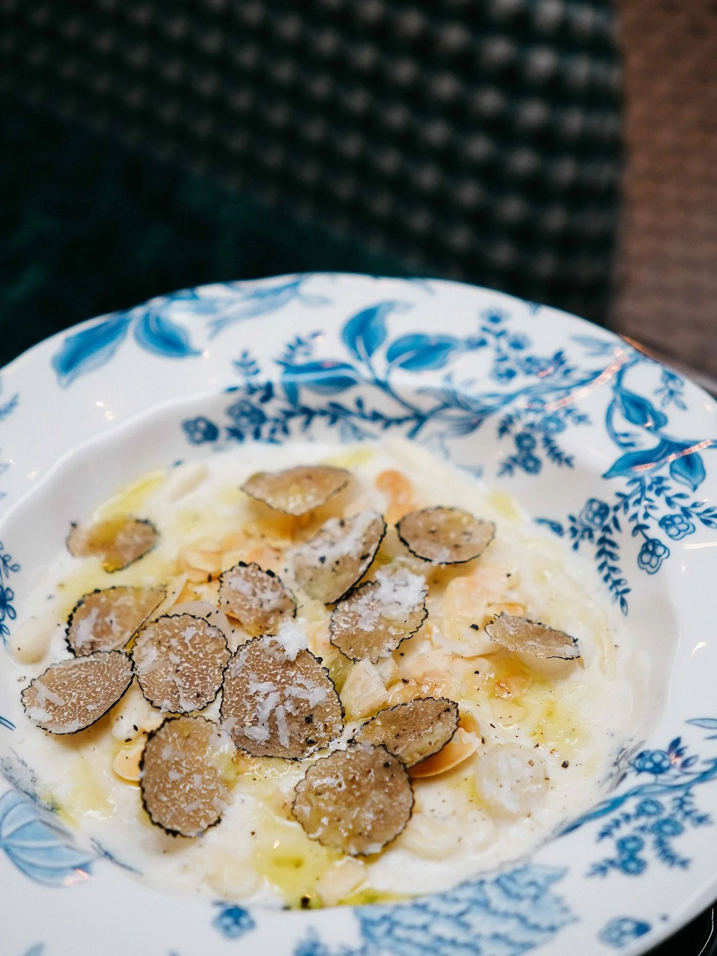 Truffle &amp; 4 Cheese Cavatelli
&ldquo;Alla Cacio e Pepe&rdquo; &mdash; indulgence, redefined. 🍝✨
Brilliant Savarin, Comt&eacute;, Brie, and Grana Padano come together in perfect creamy harmony, finished with pepper, shaved truffle, and a pop of pi