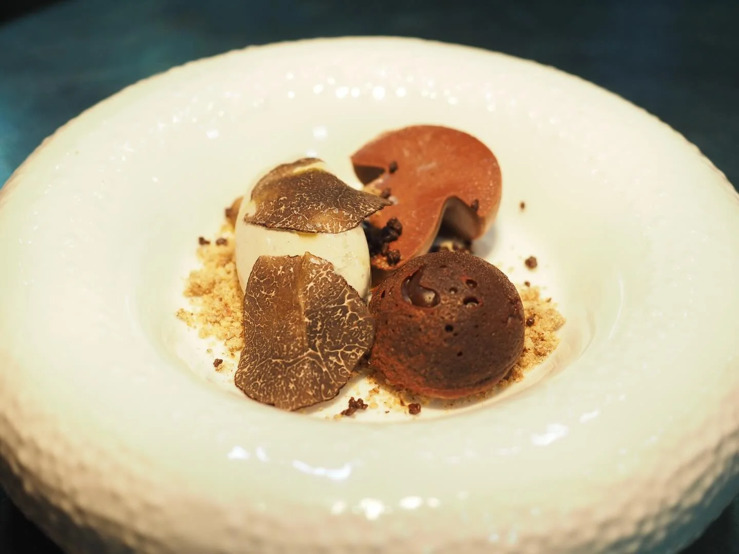 Truffle and Tulakalum, a love affair you don&rsquo;t have to apologize for. 🍫💛

#TruffleAndTulakalum #DessertLovers #SGFoodie #SweetIndulgence #ChocolateLove