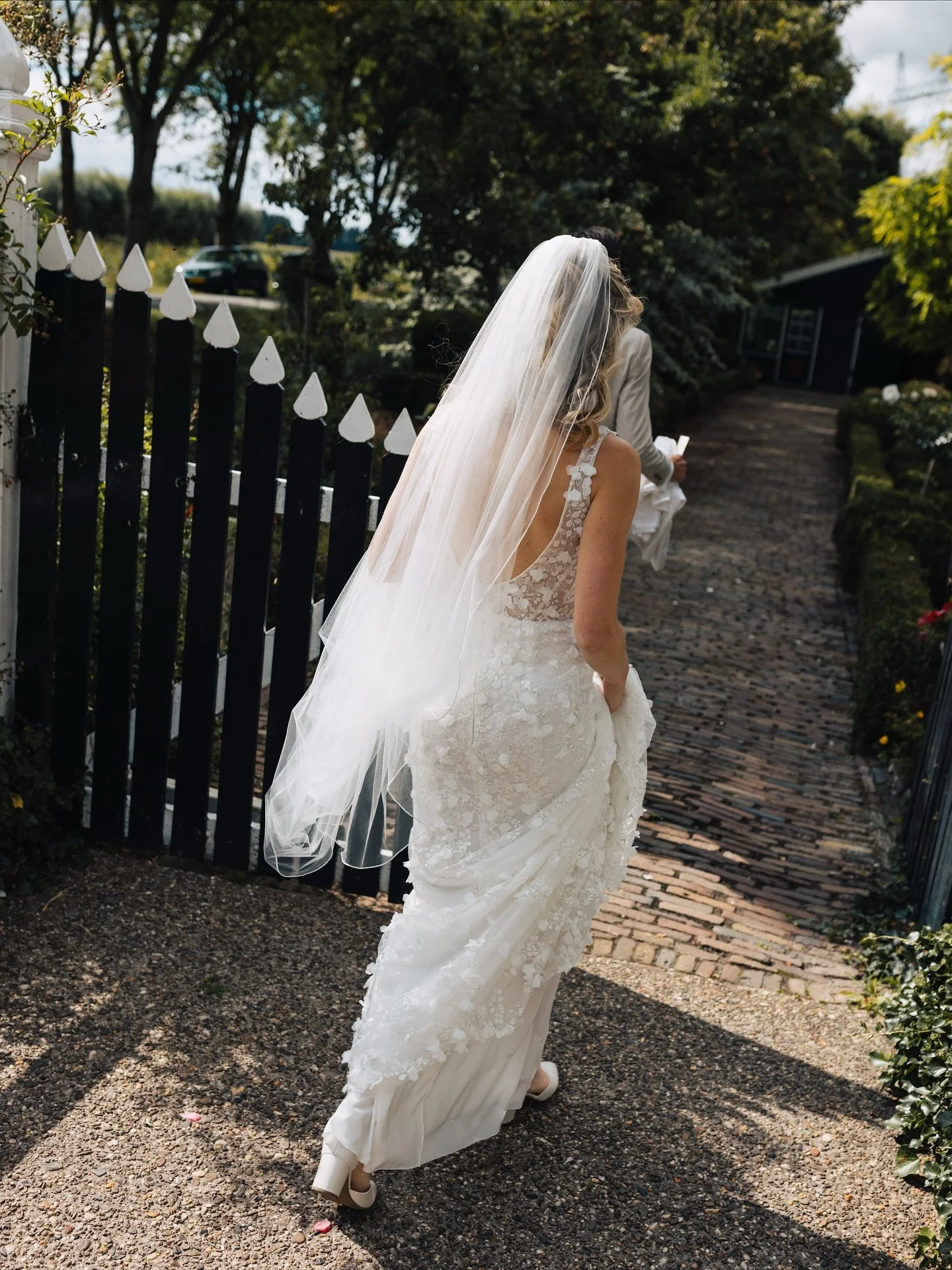 When you want a beautiful setting for photos and scout the location in advance&hellip; but there&rsquo;s &ldquo;nothing&rdquo; around 😅

Solution: spot a cute little house with a huge garden, ring the doorbell, and hope for the best.

Huge thanks to