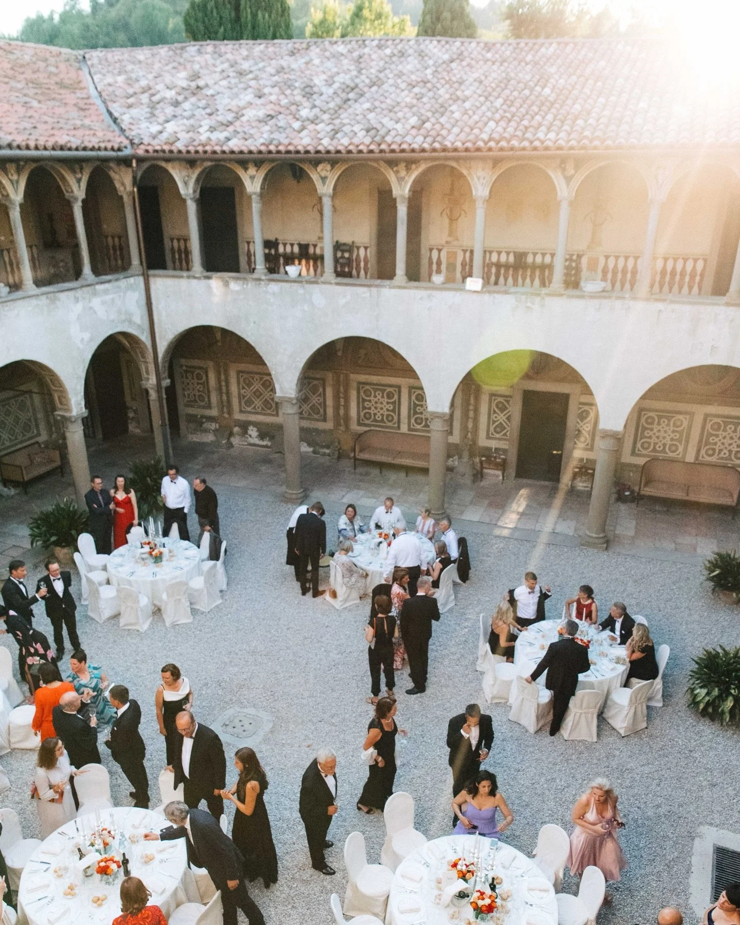 Golden hour hits just as guests begin to gather at the dinner table in stunning Bergamo, Italy.

A change of scenery this week - kicking off wedding season with an intimate city wedding in beautiful The Hague.

Excited to be back at it again! 📸