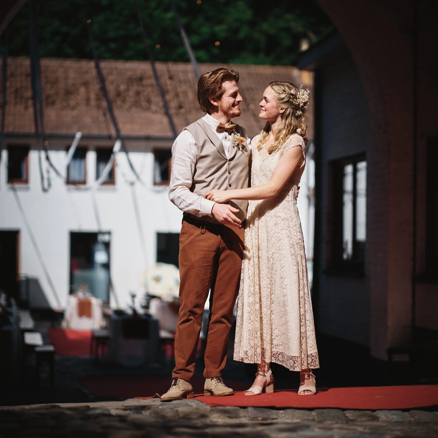 Beautiful couple, beautiful people ❤️✨🫶

#wedding #weddingphotography #fujifilmbelgium #mediumformat #gfx #vanrsl #fotograafroeselare #love #huwelijk