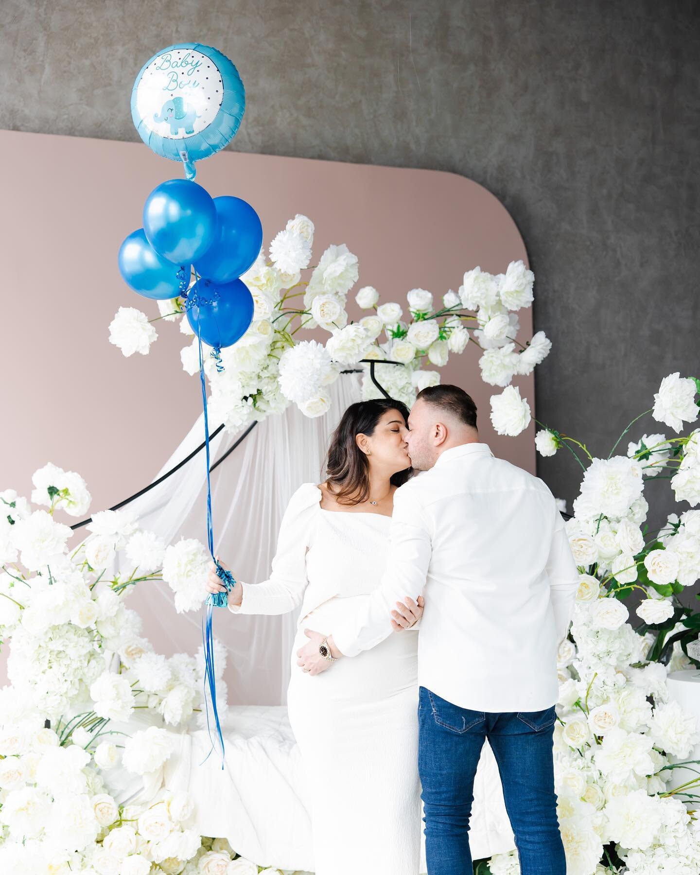 🙏🤗 We are so thankful to Yelda for trusting us to capture her special gender reveal during her maternity session! It was an honor having her family join via Zoom, and we were able to capture such a beautiful moment that they can cherish forever. Th