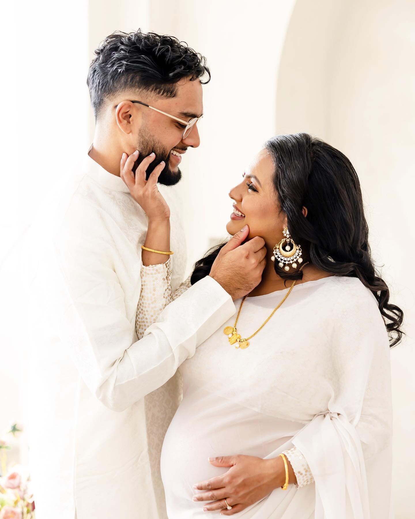 Embracing the Glow of Motherhood! 🌟✨ Celebrating the beauty and strength of an expecting mother. Congratulations to our amazing clients on this incredible journey towards parenthood! 👶💕 Capturing the radiance and anticipation during maternity sess