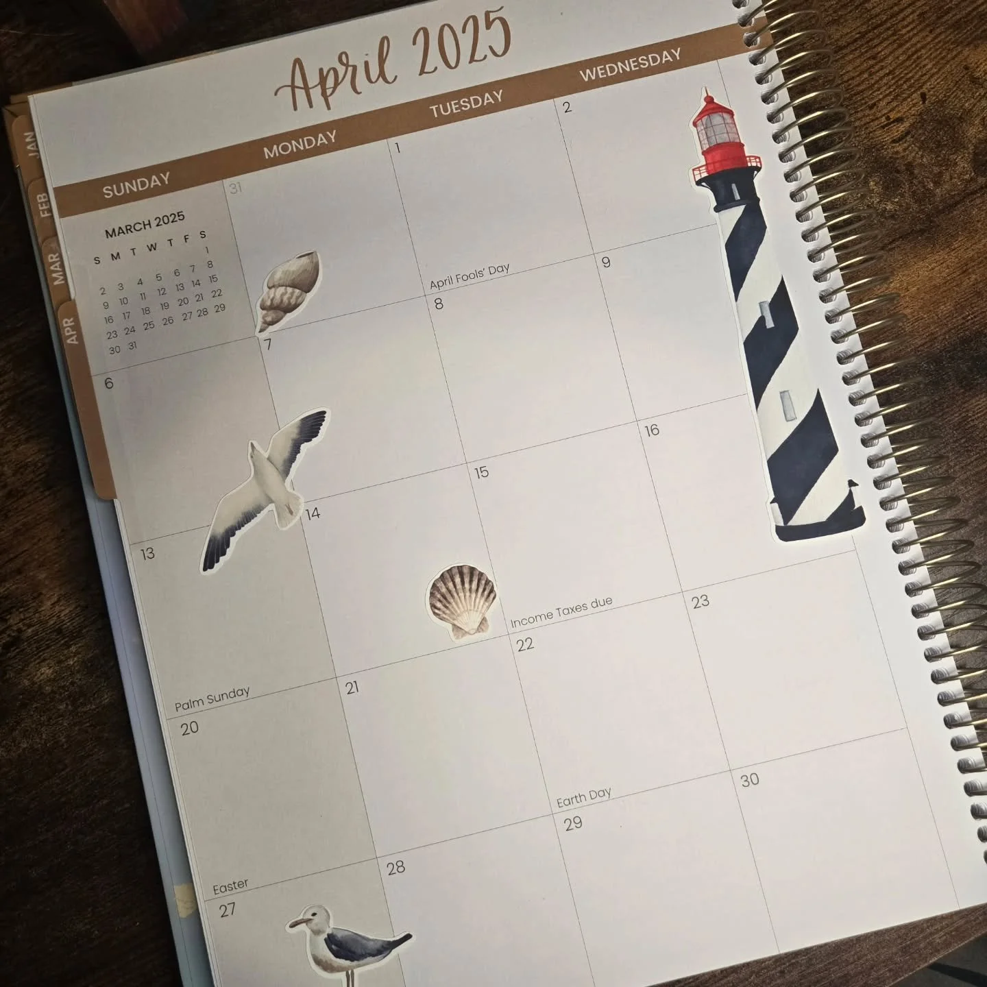 Hello April!! - I used my Old Lighthouse kit in the planner this month.  This was the most recent sticker club pick and I couldn't be happier with it. If you are interested in joining.  It's on Patreon and the link is in my bio. 

#stickerclub #stick