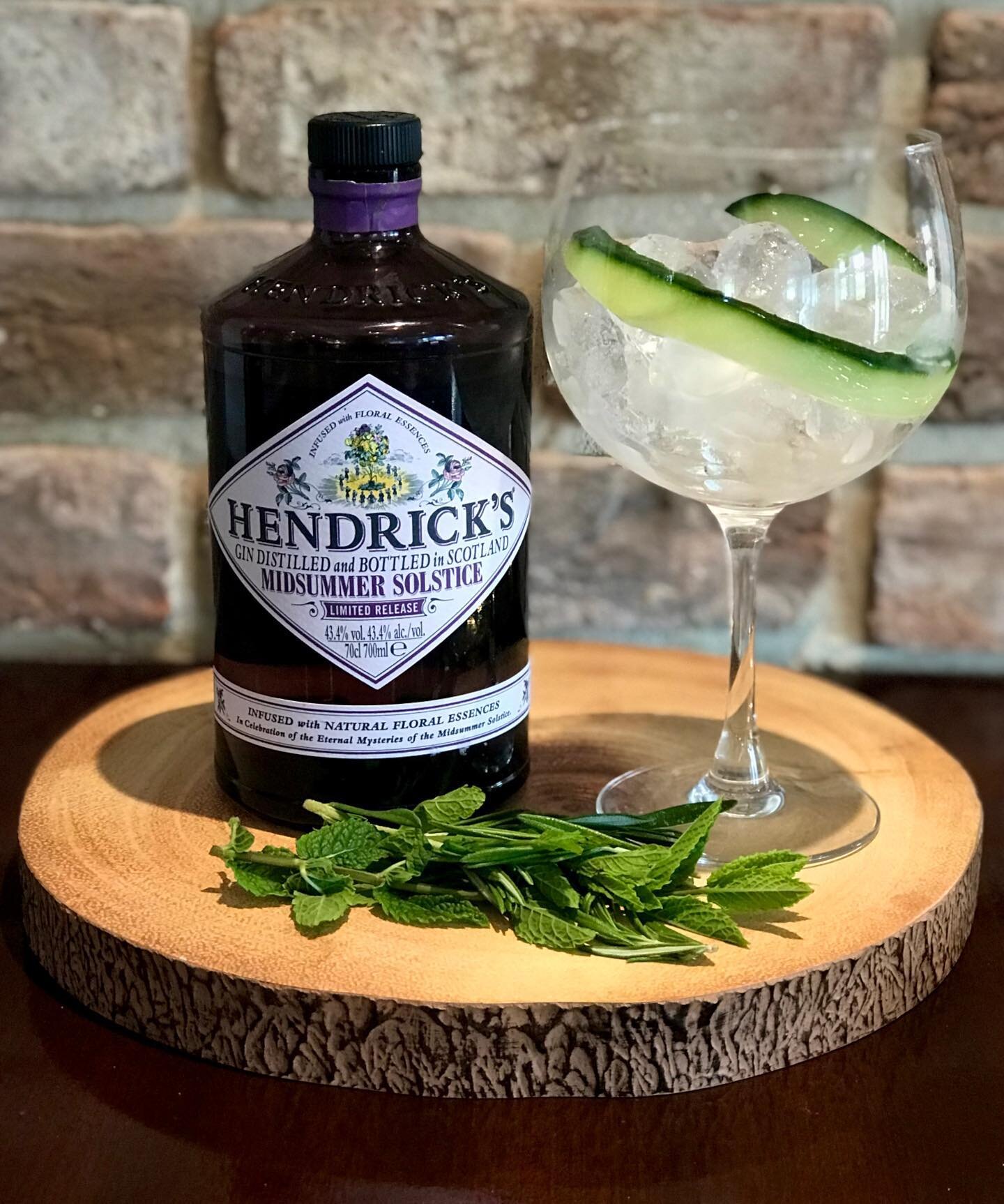 Our Gin of the Week is ..

Hendricks Midsummer Solstice a delicious limited edition gin infused with floral essences perfect with our new flavoured Fever Tree tonics .. a taste of summer &hellip;

#brenthousecarvery #restaurant #summer #summervibes #