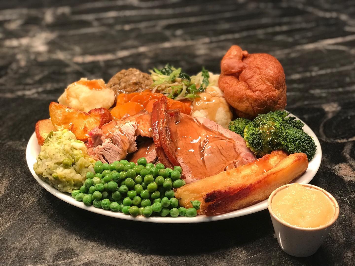 It&rsquo;s coming home ⚽️ 🦁🦁🦁 &hellip; but so could a delicious carvery TAKEAWAY and CAKEAWAY 😜 - pick up yours from 5:30pm onwards ..

#brenthousecarvery #restaurant #takeaway #wednesday #football #euro2020 #footballscominghome #food #dessert #s