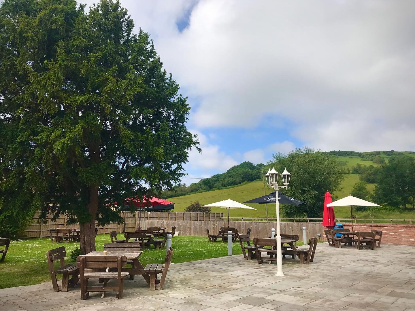 Takeaway available all day from 11:45-7:15pm 

#brenthousecarvery #restaurant #takeaway #sunday #summer #beergarden #brentknoll #foodwithaview #roast #somerset