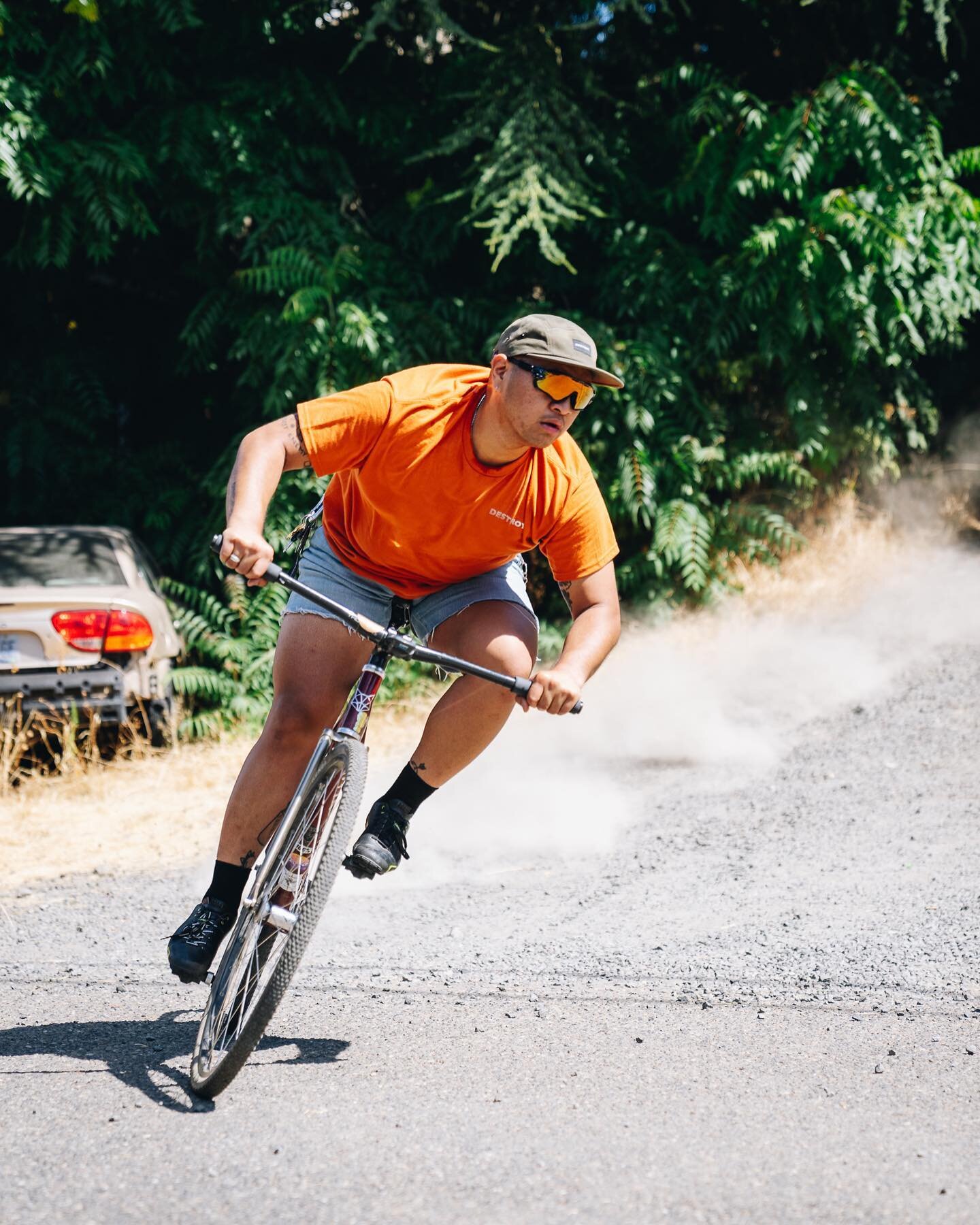 We love kicking up dust whenever we can. #destroy 😈 
.
A quick descent by @badnxws on a well loved gravel road. 

The Shop Logo T-Shirt
Comfort while riding, perfect for work in the shop or a simple go to daily.
.
.
PDX BUILT//AMERICAN MADE
.
#destr