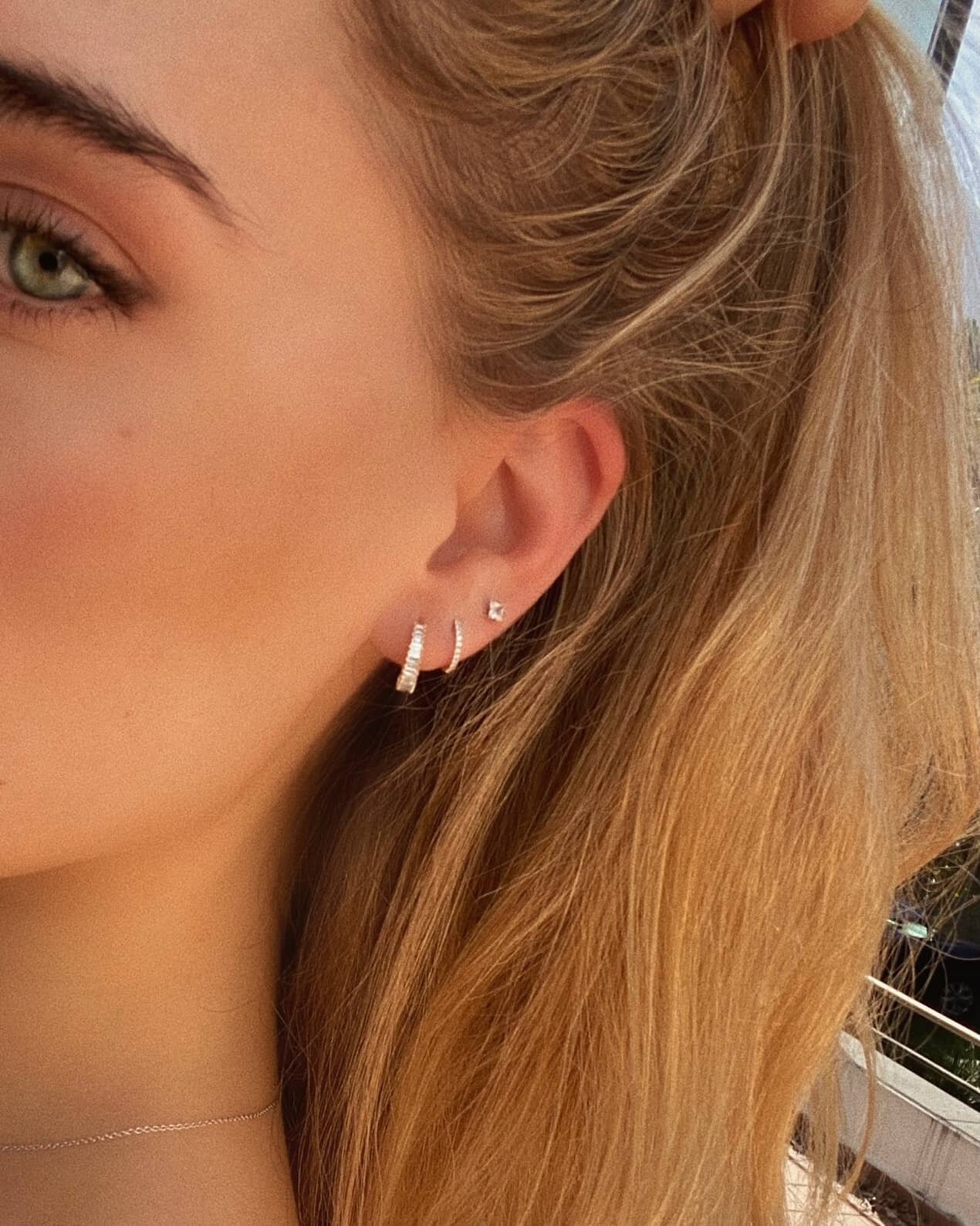 Elevate your summer stacking with waterproof 14k solid gold and a little bit of sparkle. 💛 💫

#SenciaStudio #Sencia #WearSencia #FineJewelry #Diamonds #Gold #Timeless #Bold #Personal #Timeless #Bold #FashionInspo #FashionPhotography