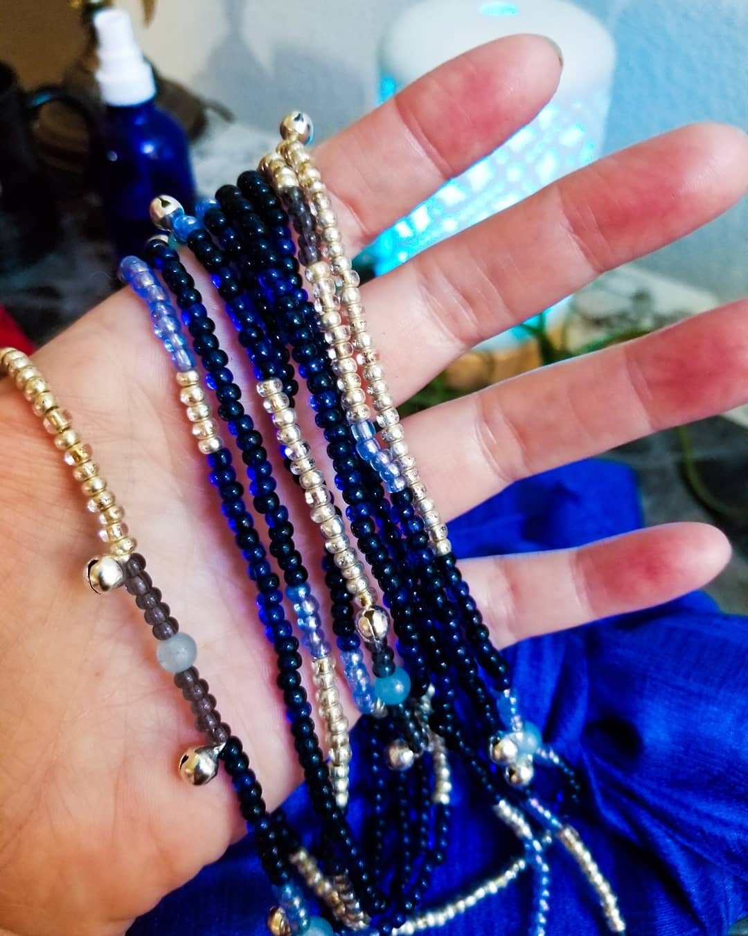 Beautiful bespoke waist beads created by @sundaespeaks for yours truly! The beads are all my favorite blues, and the silver chimes are the icing on the cake.
I'm using them to help myself stay in the present moment and not get stuck in my own head. H
