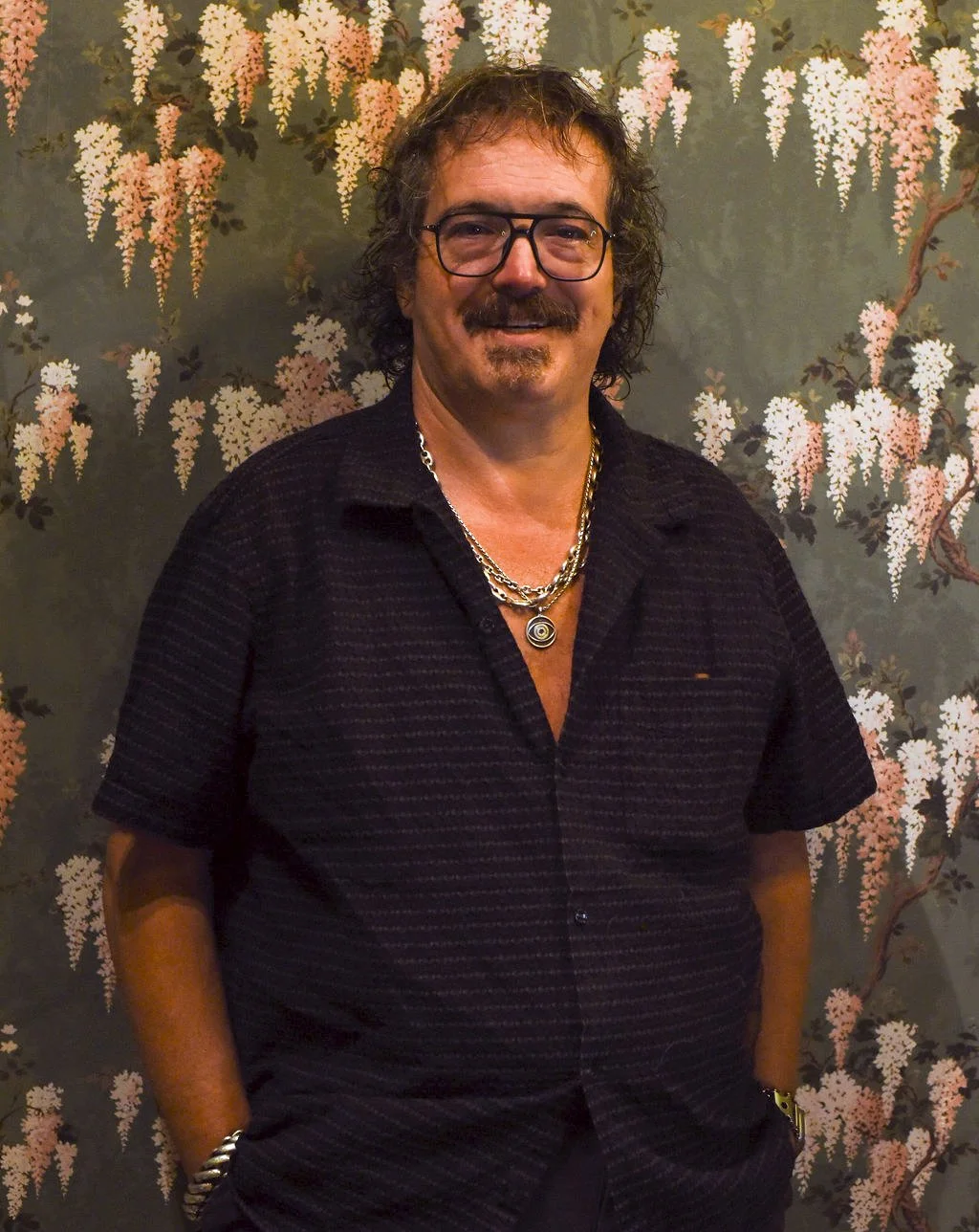 Book with Carl Stark - I am an east coast transplant now living the dream in the city of roses, Portland, Oregon. I strive to be the best listener I can be, to help you find a style that looks great simply air dried out of the shower, or blown out fo