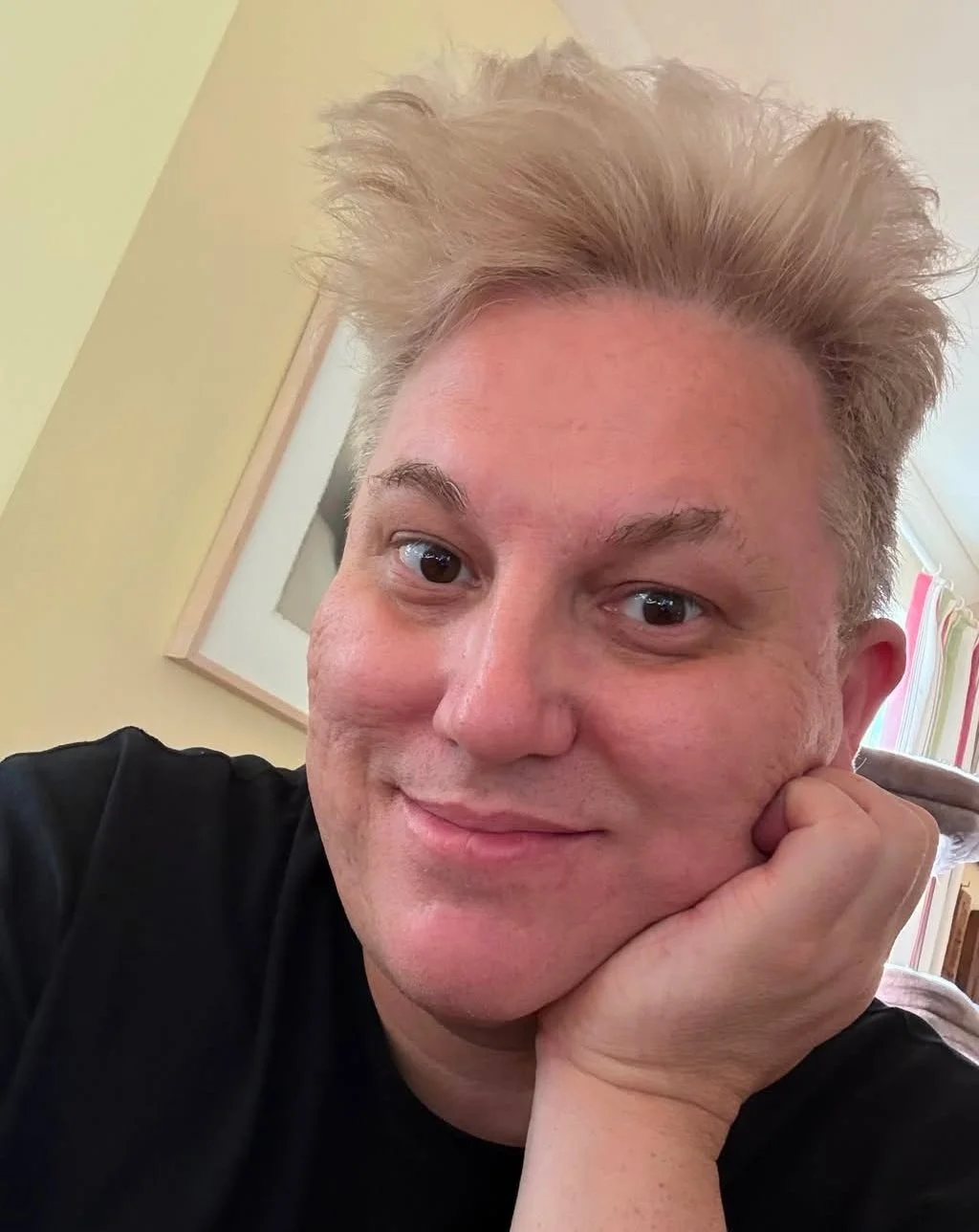 Book with Joseph - Whether you’re looking for natural-looking, beautiful hair color or an outrageous hue to celebrate your wild side, Joseph is here to help you express the latest, truest version of who you are.  Joseph began his hairdressing career 