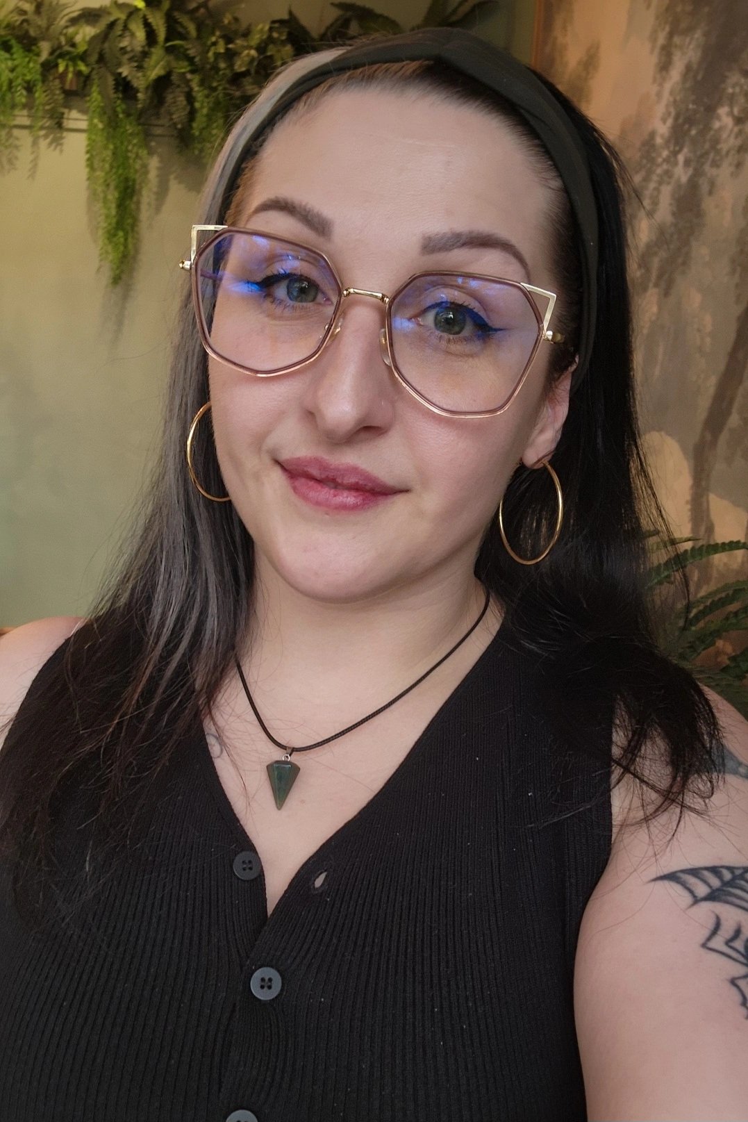 Kyra (She/Her) is a Licensed Esthetician specializing in holistic, massage focused skincare who offers treatments that balance visible results with nervous system reset. Certified in Lymphatic Drainage, Kyra incorporates intentional massage technique