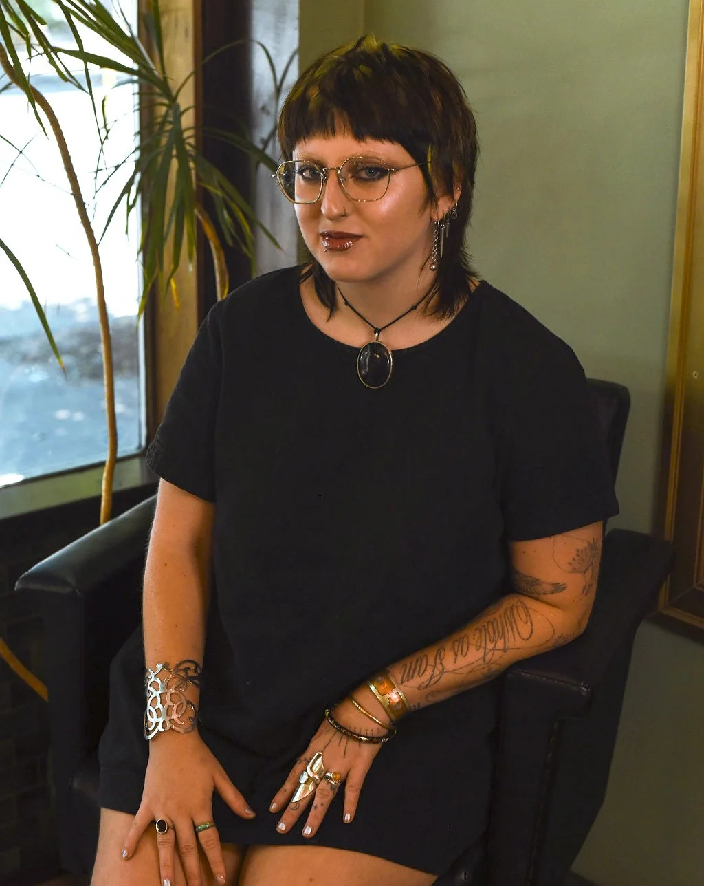 Louie (they/them) is a born and raised Portlander who loves to draw, do tarot, spend time in the great outdoors as well as support the local punk/music scene. Louie excels working with curly hair, razor cuts, modern and alternative hair styles. They 