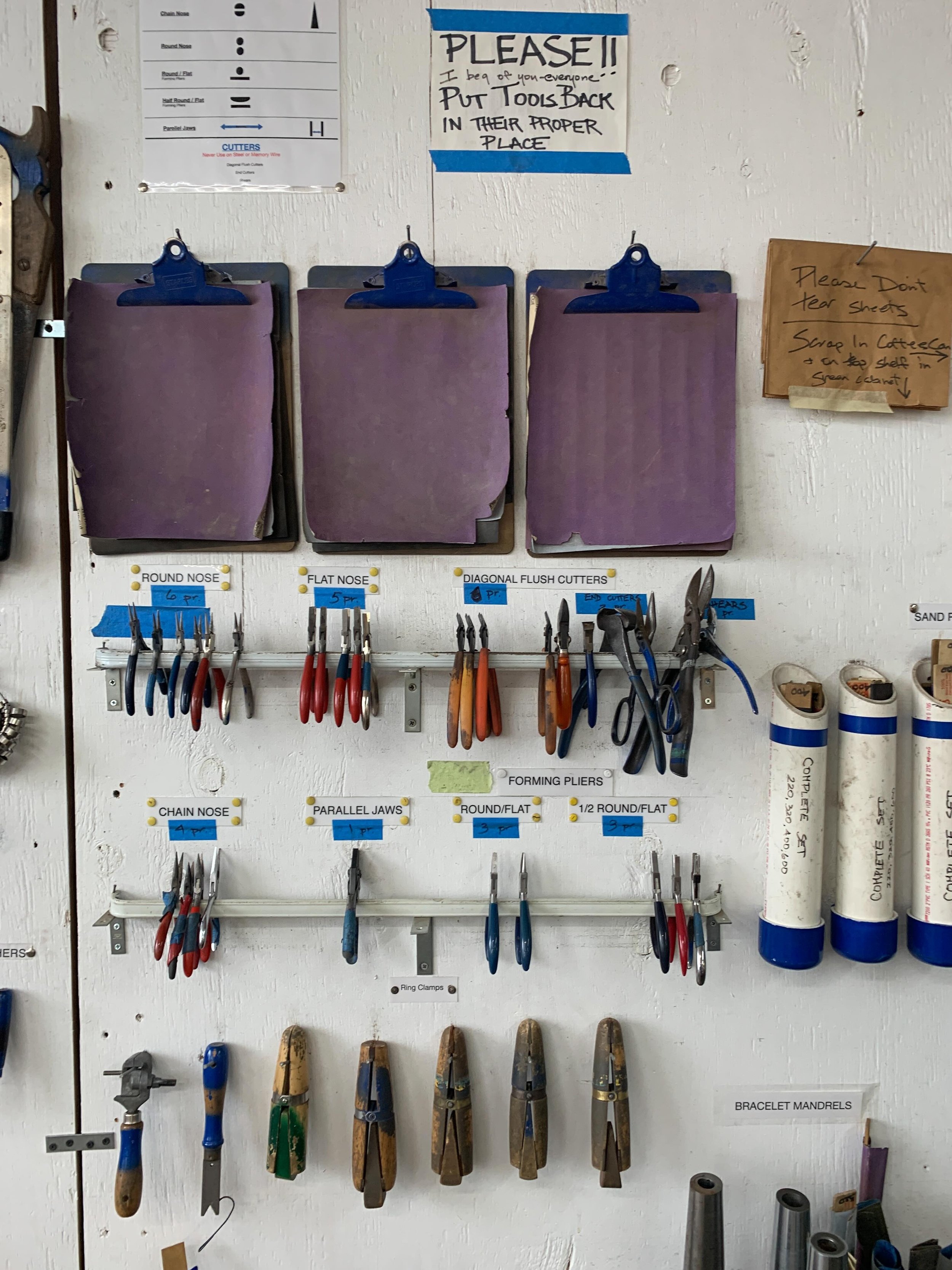 There are so many wonderful, artful worlds out there to explore as avenues of expression. Much gratitude to Raychel Wengenroth @hudsonvalleysilverworks for nurturing a space of creativity. And for sharing so much joy in the craft of jewelry-making, w