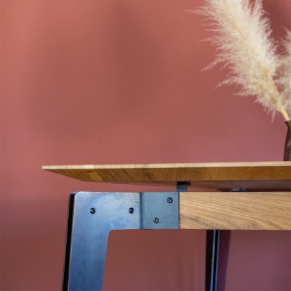 Detail der Ecke des Tisches lions gate