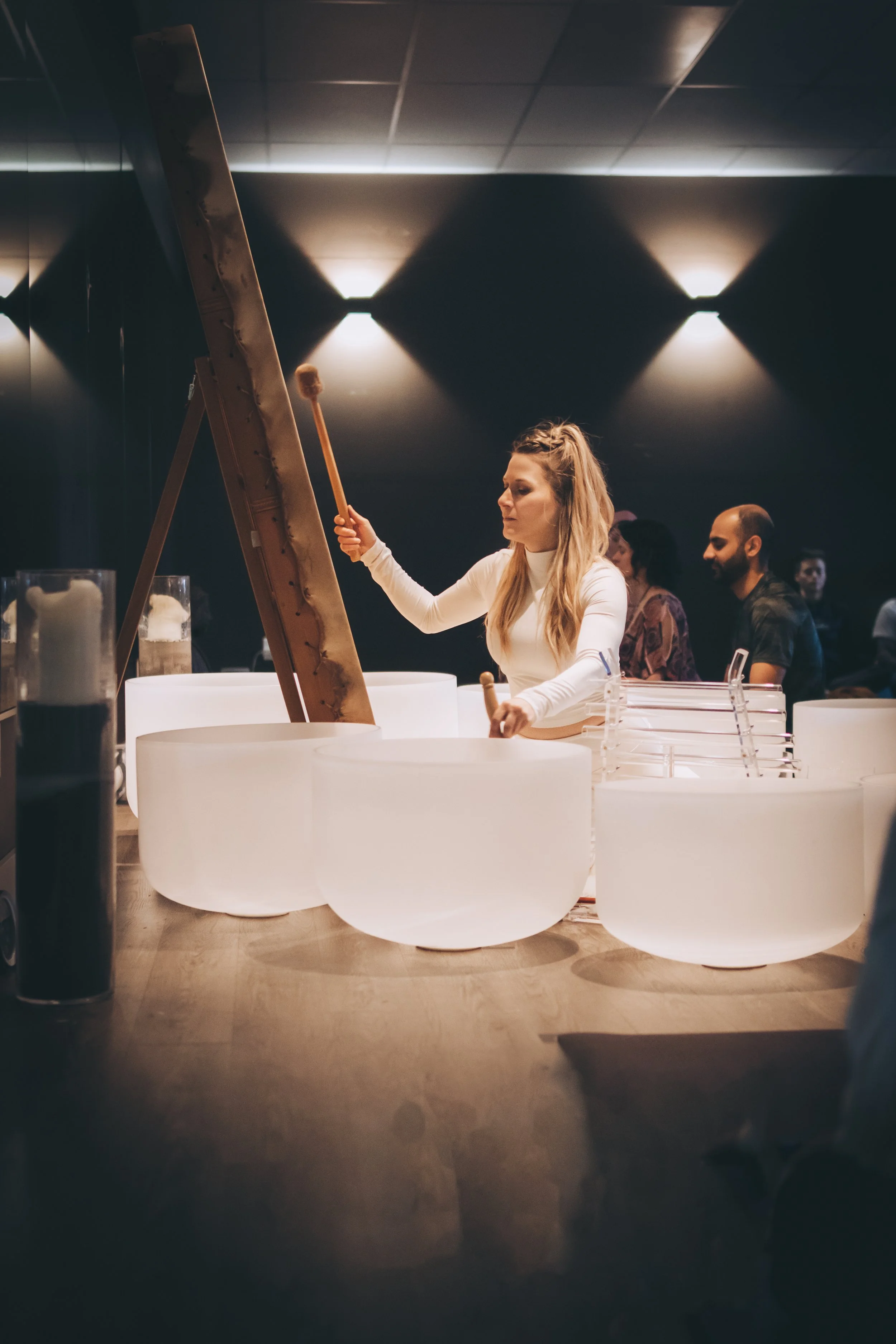 Séance de yoga au cristal accompagnée de bols de cristal