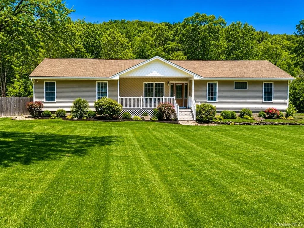290 Gulf Road, Roscoe| $539,000