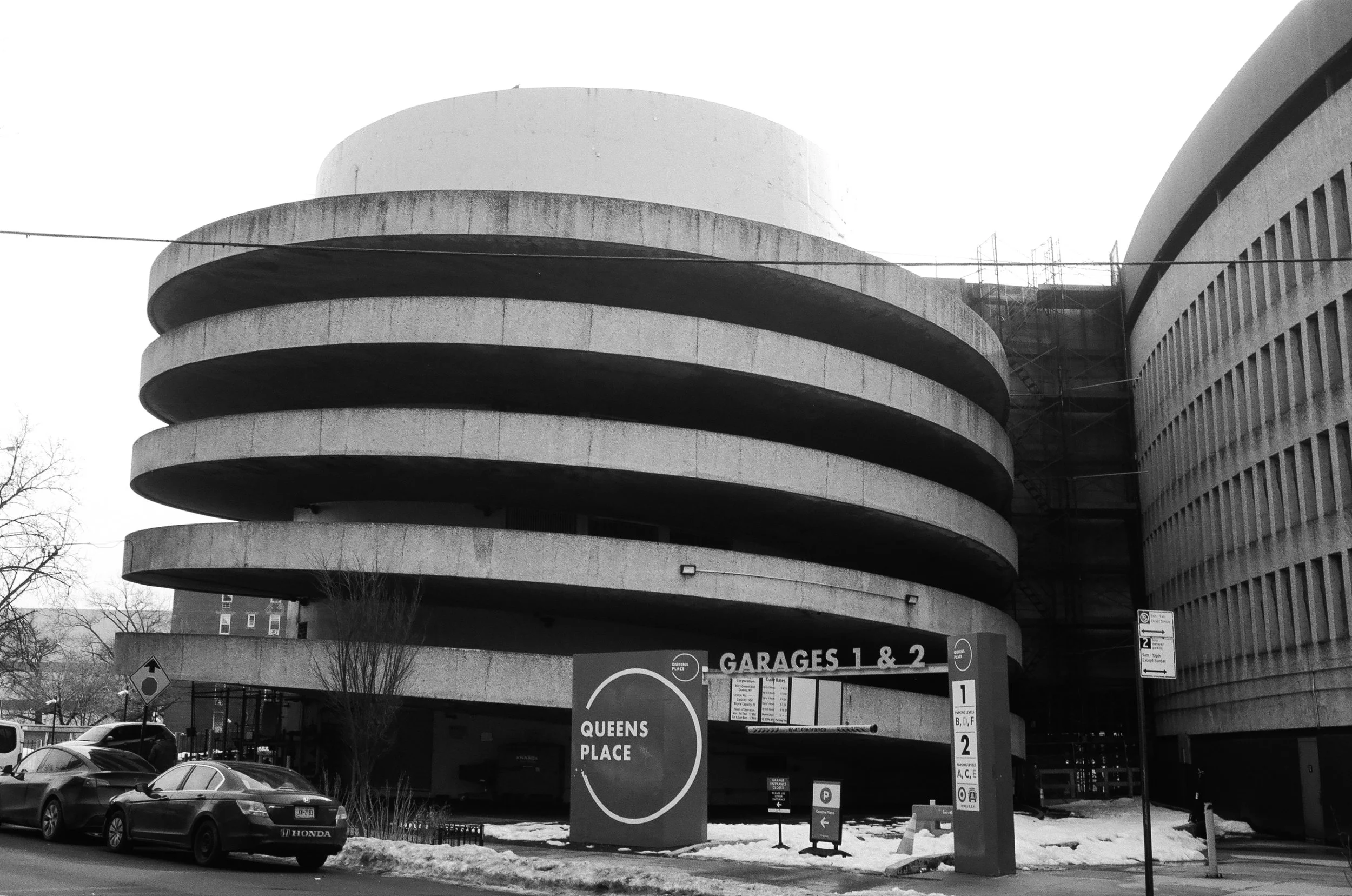 the entrance to the queens place mall's parking garages