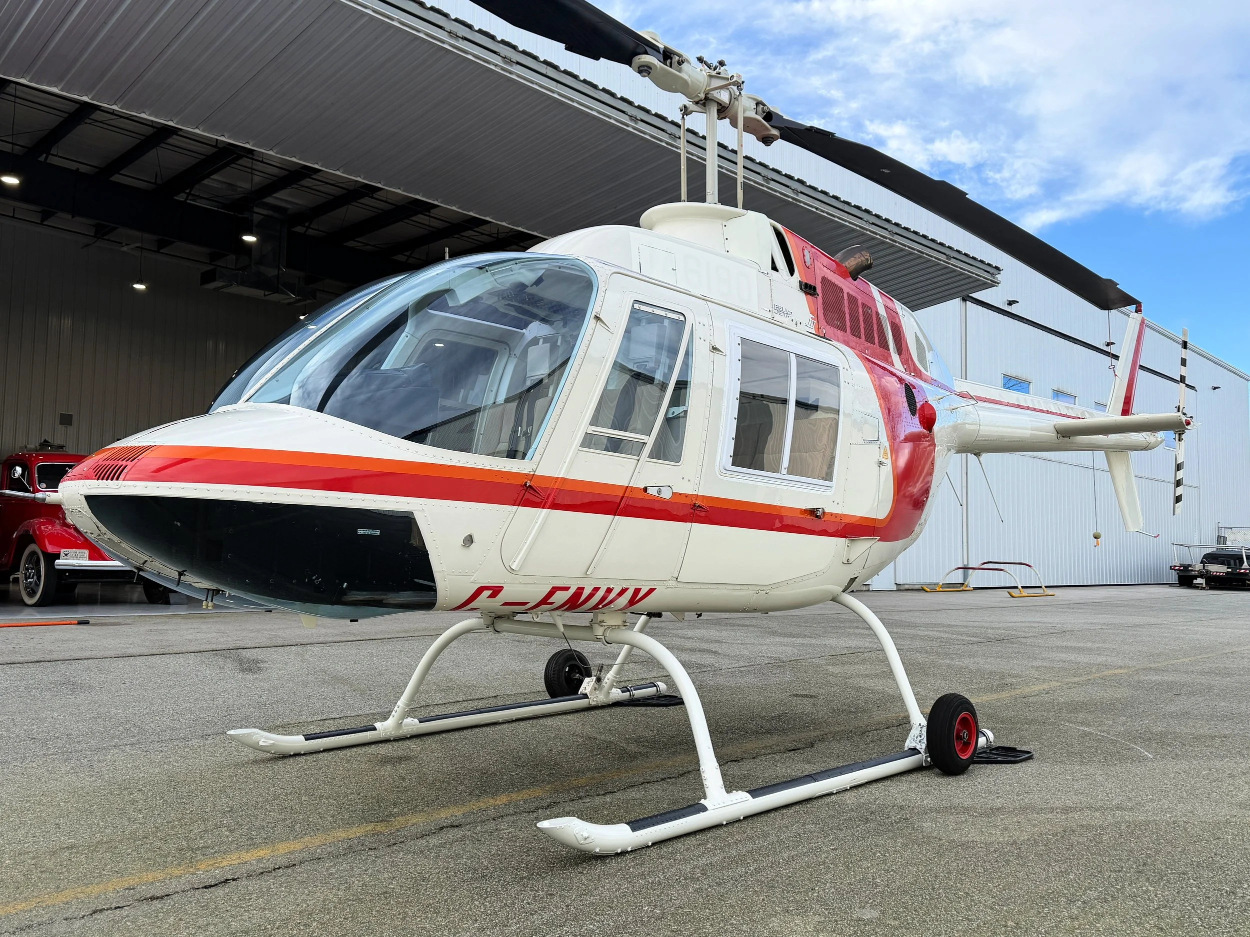 1995 Bell 206B3 C-FNVY (8).jpg
