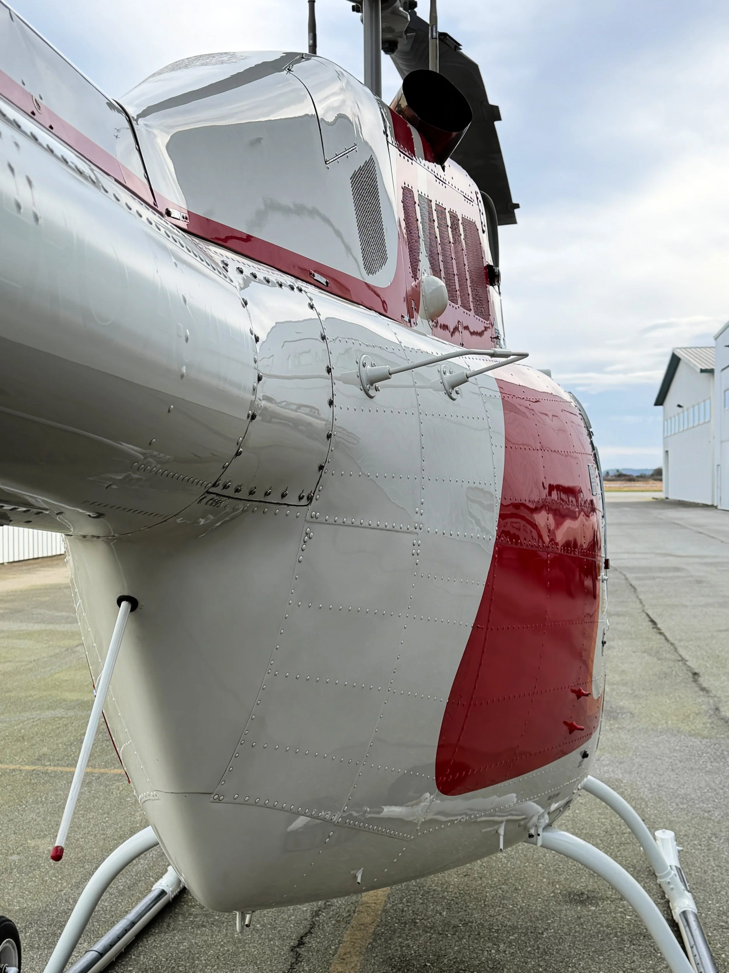1995 Bell 206B3 C-FNVY (5).jpg