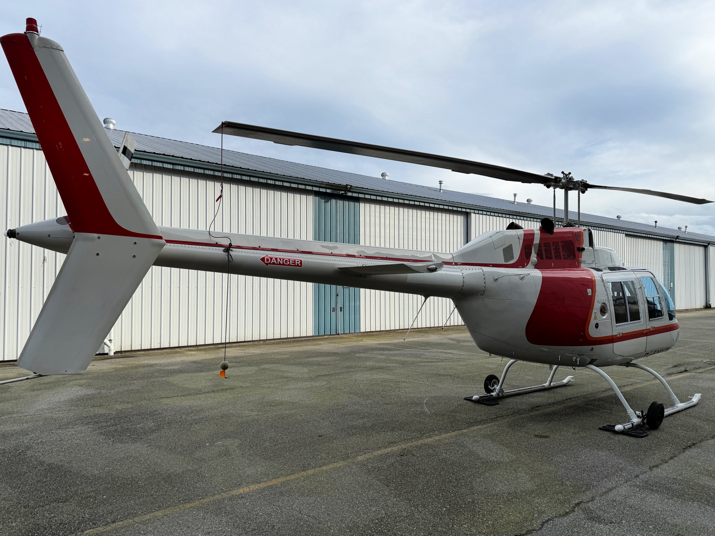 1995 Bell 206B3 C-FNVY (3).jpg