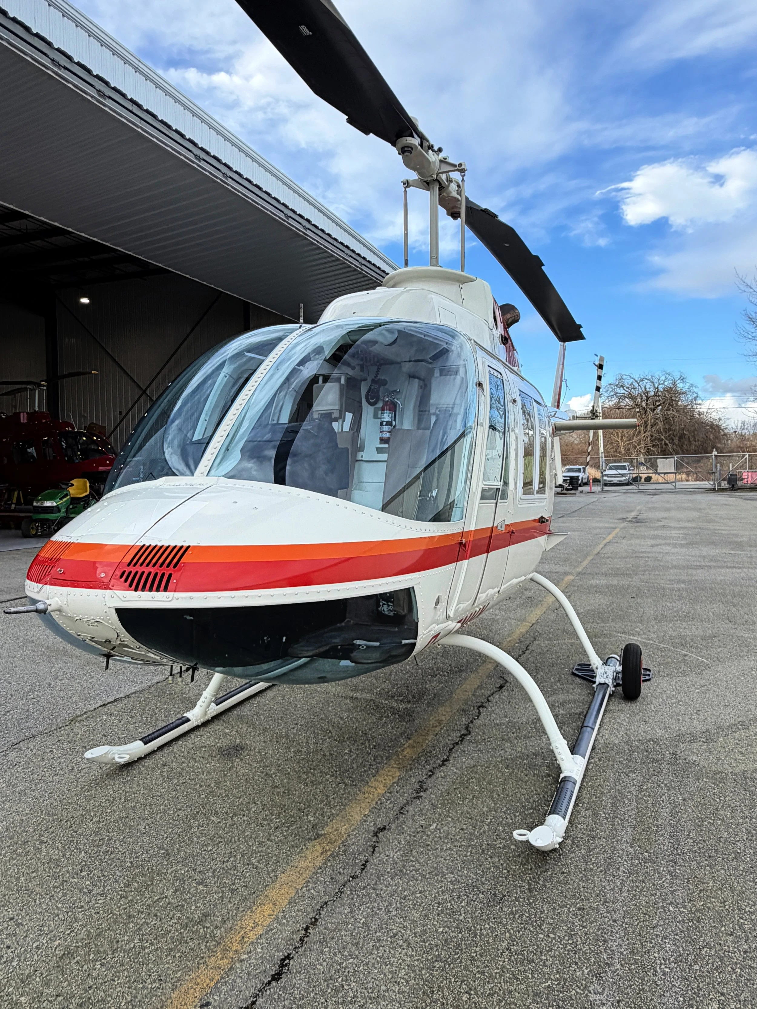 1995 Bell 206B3 C-FNVY (7).jpg