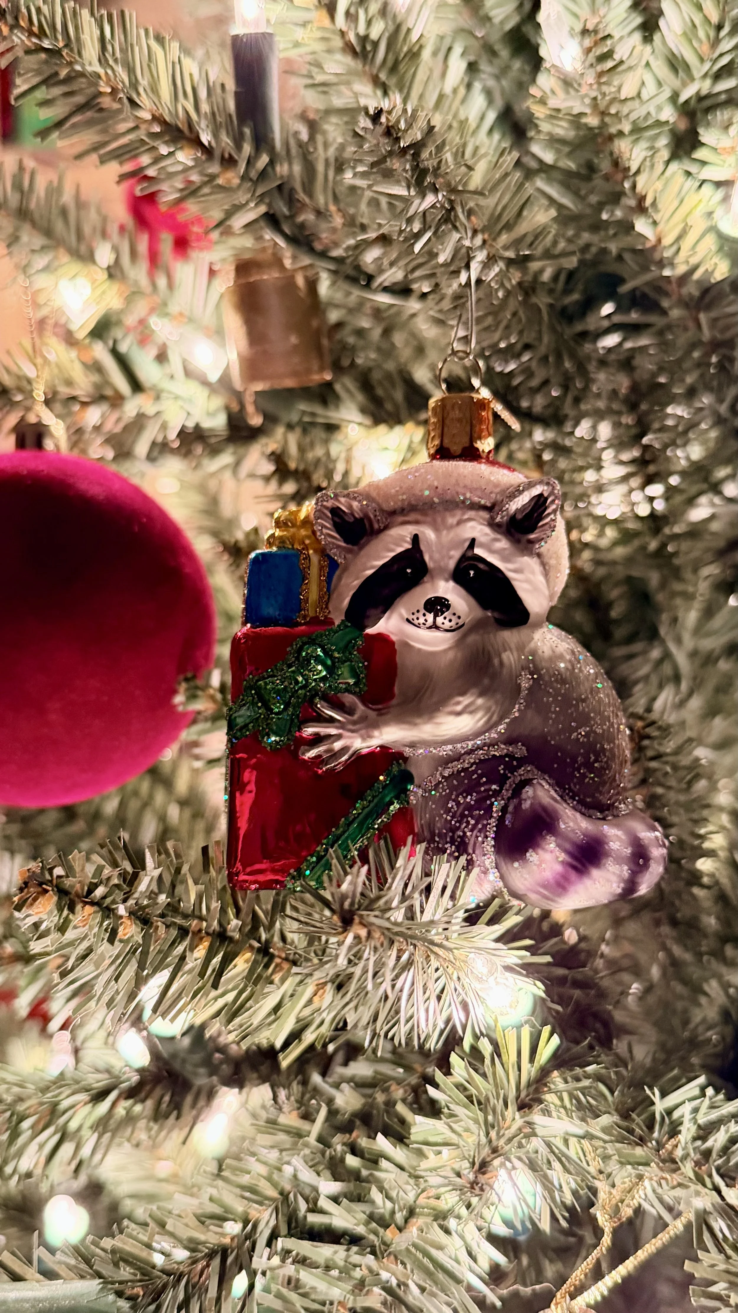 🦝 Raccoon in the Tree: The Best Raccoon Christmas Ornaments to Buy Now