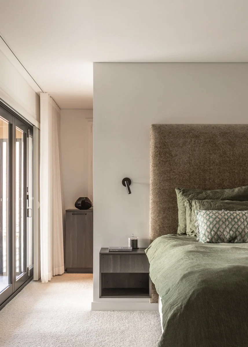 A primary suite reformated to capitalise on increase robe and storage